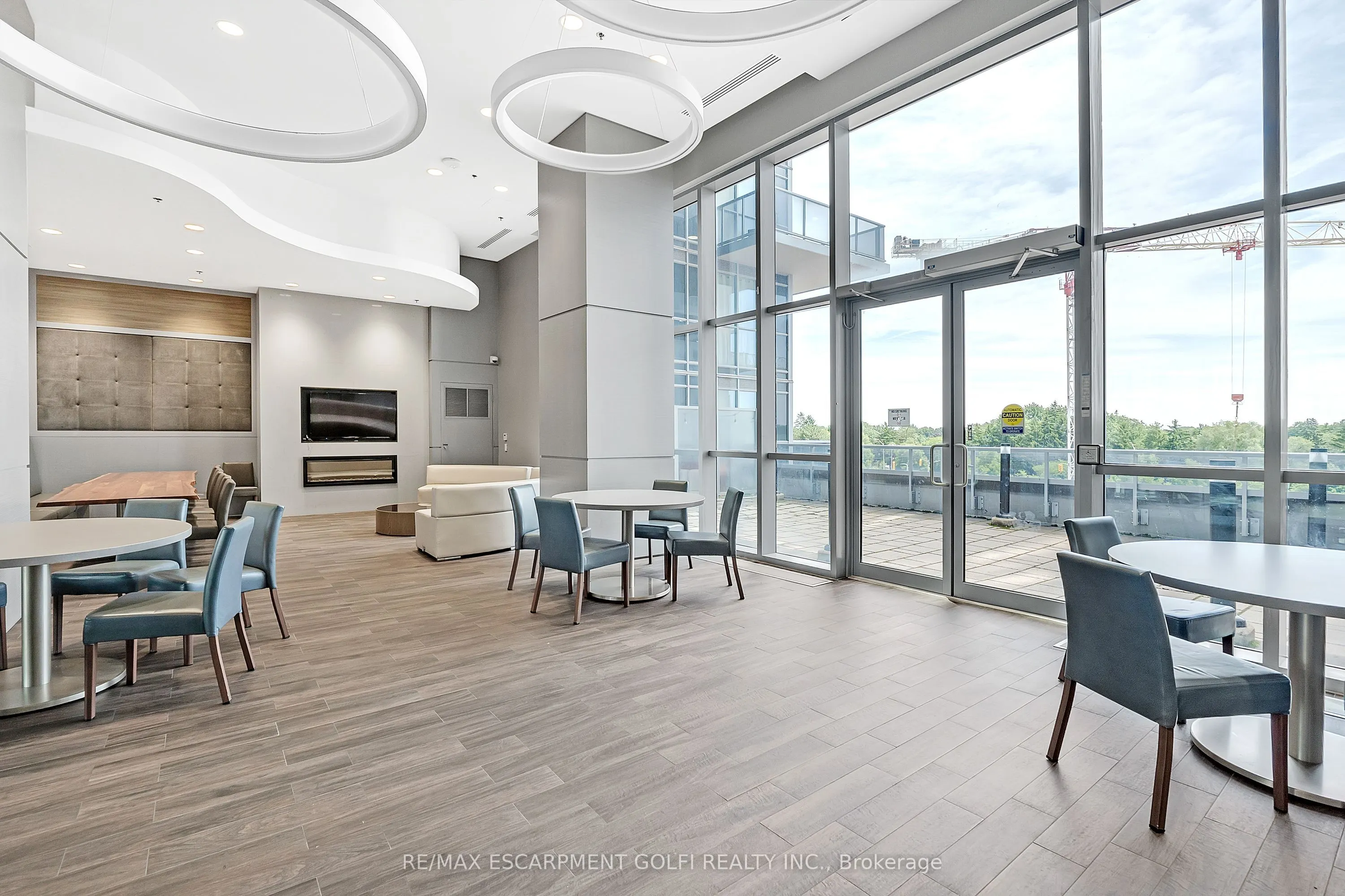 2093 Fairview Street, #408