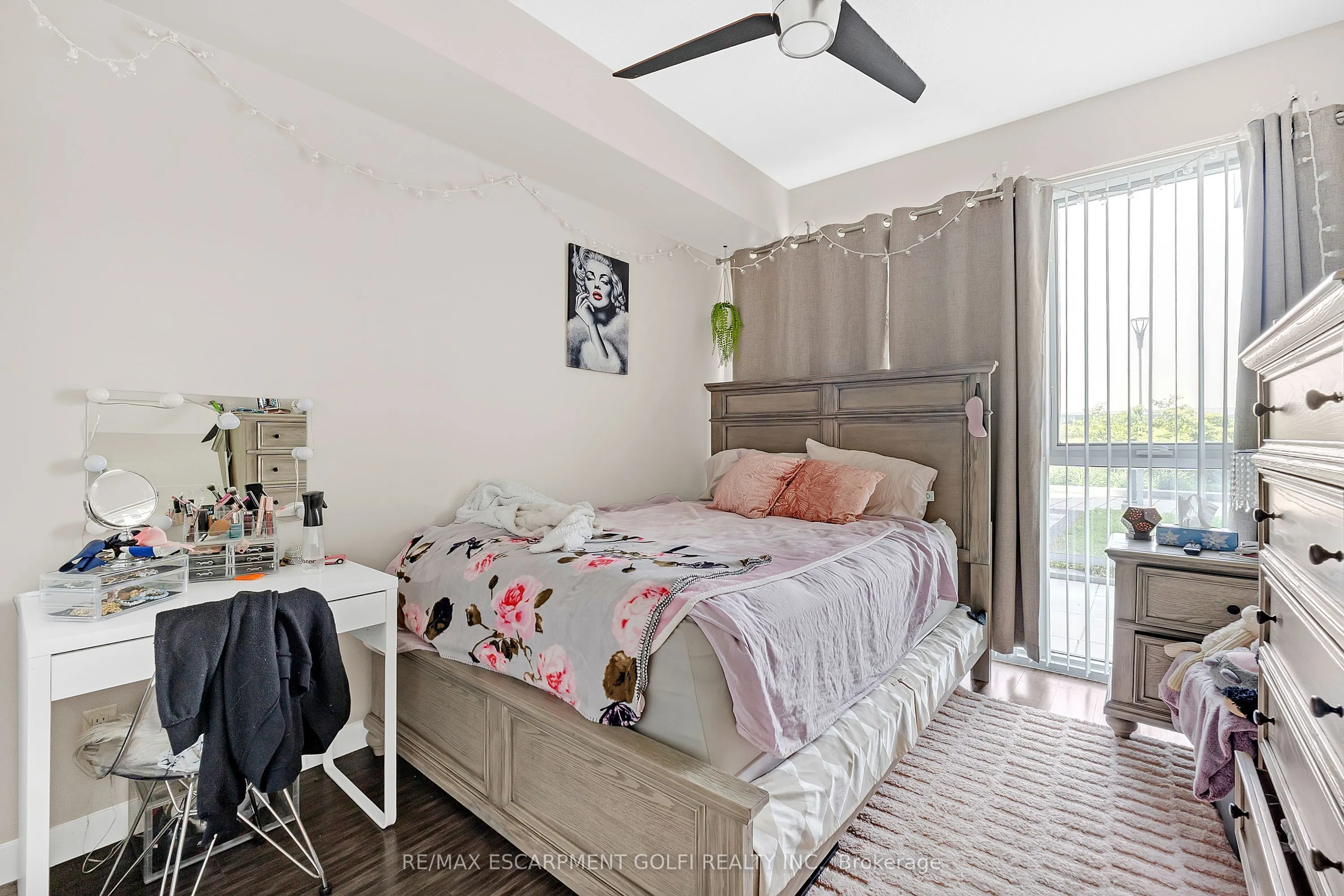 2093 Fairview Street, #408