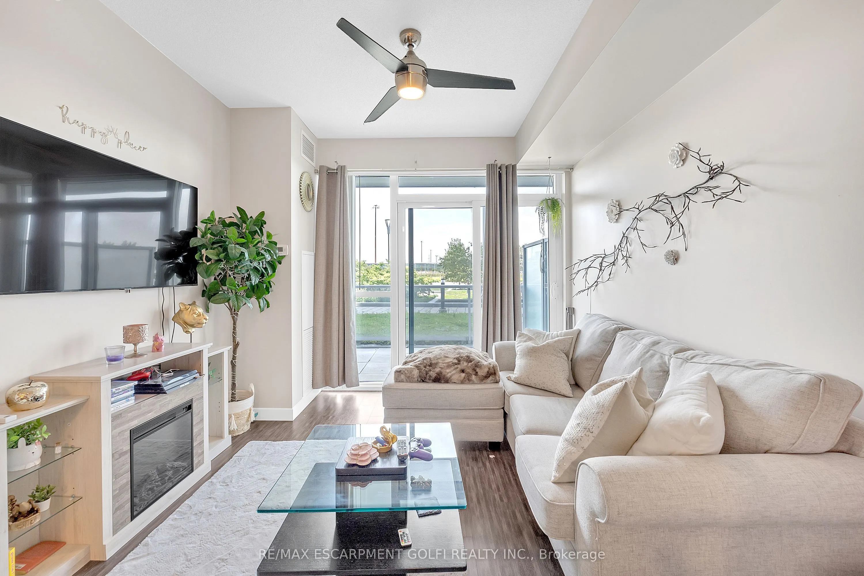 2093 Fairview Street, #408