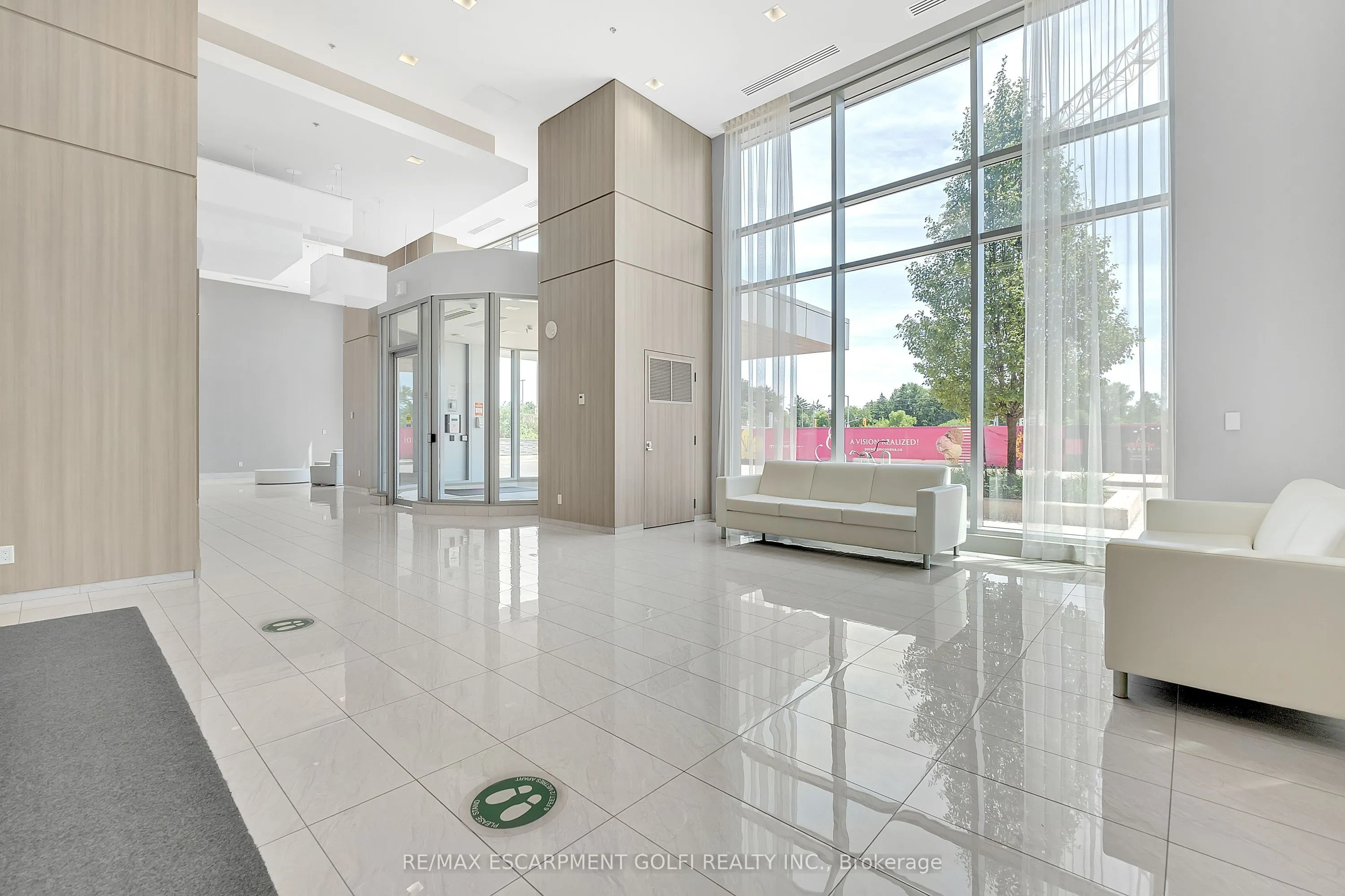 2093 Fairview Street, #408