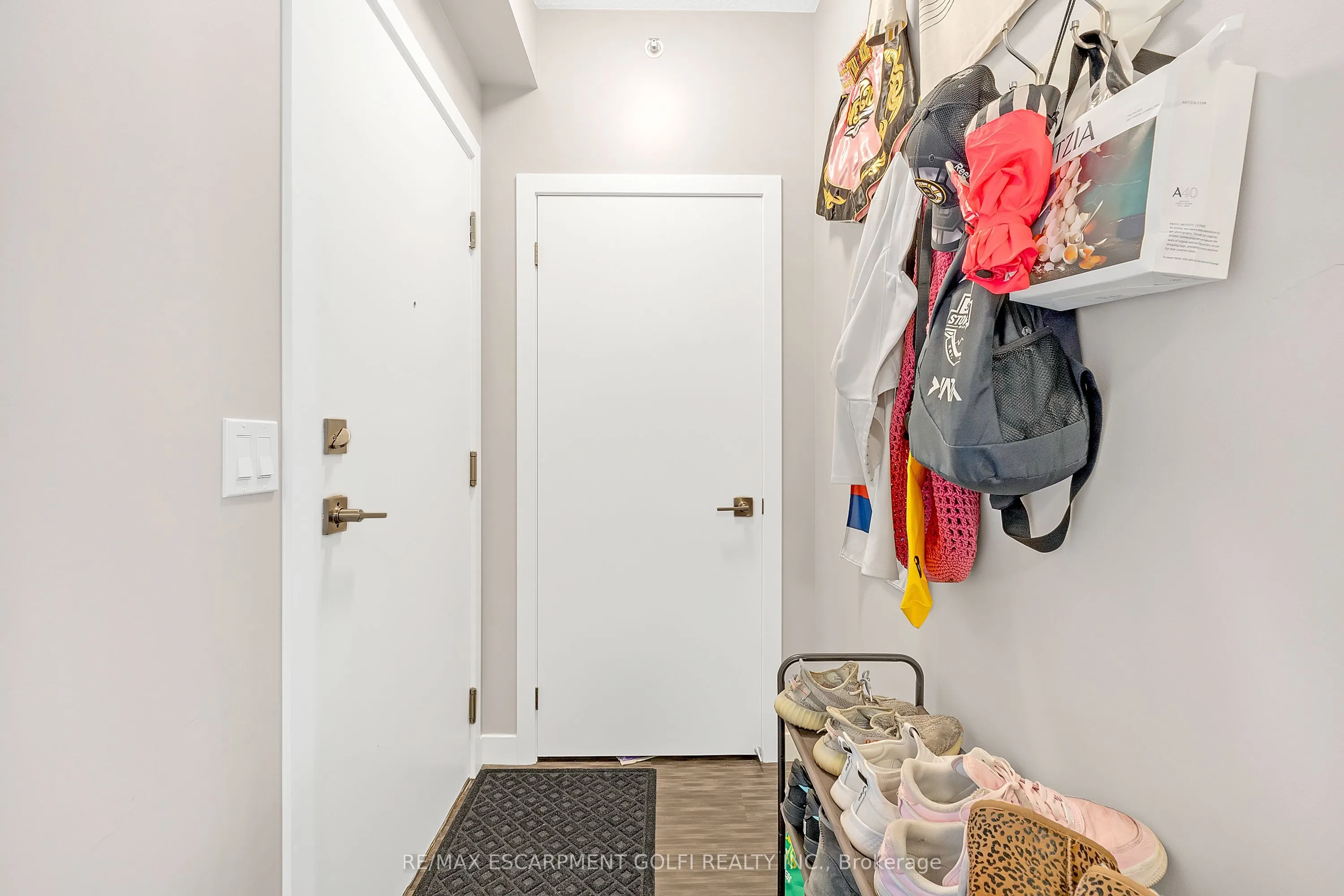 2093 Fairview Street, #408
