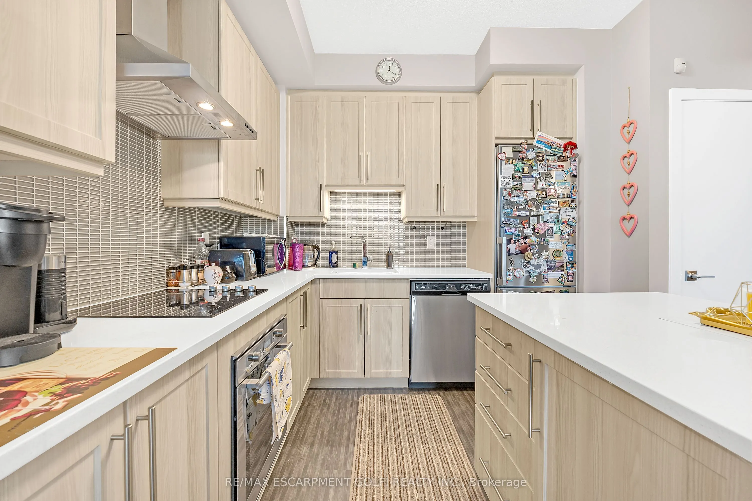 2093 Fairview Street, #408