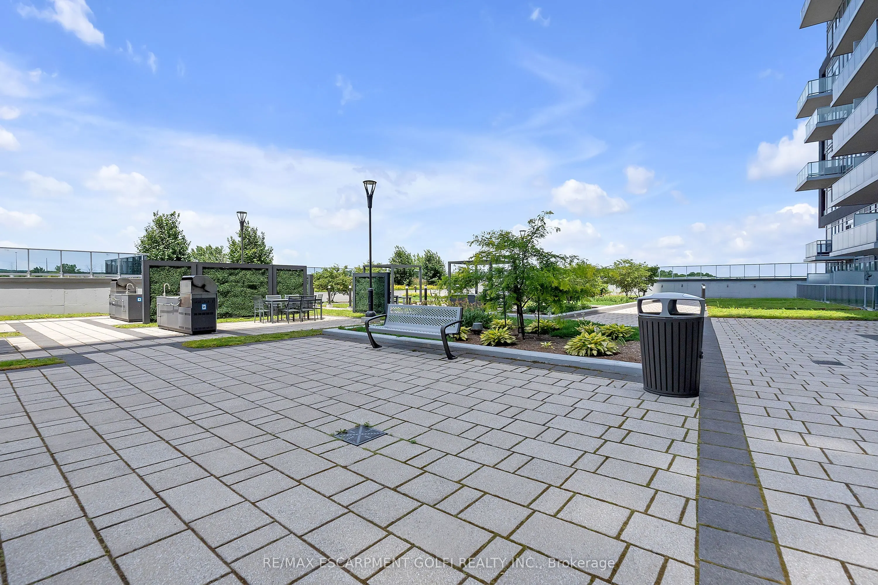 2093 Fairview Street, #408