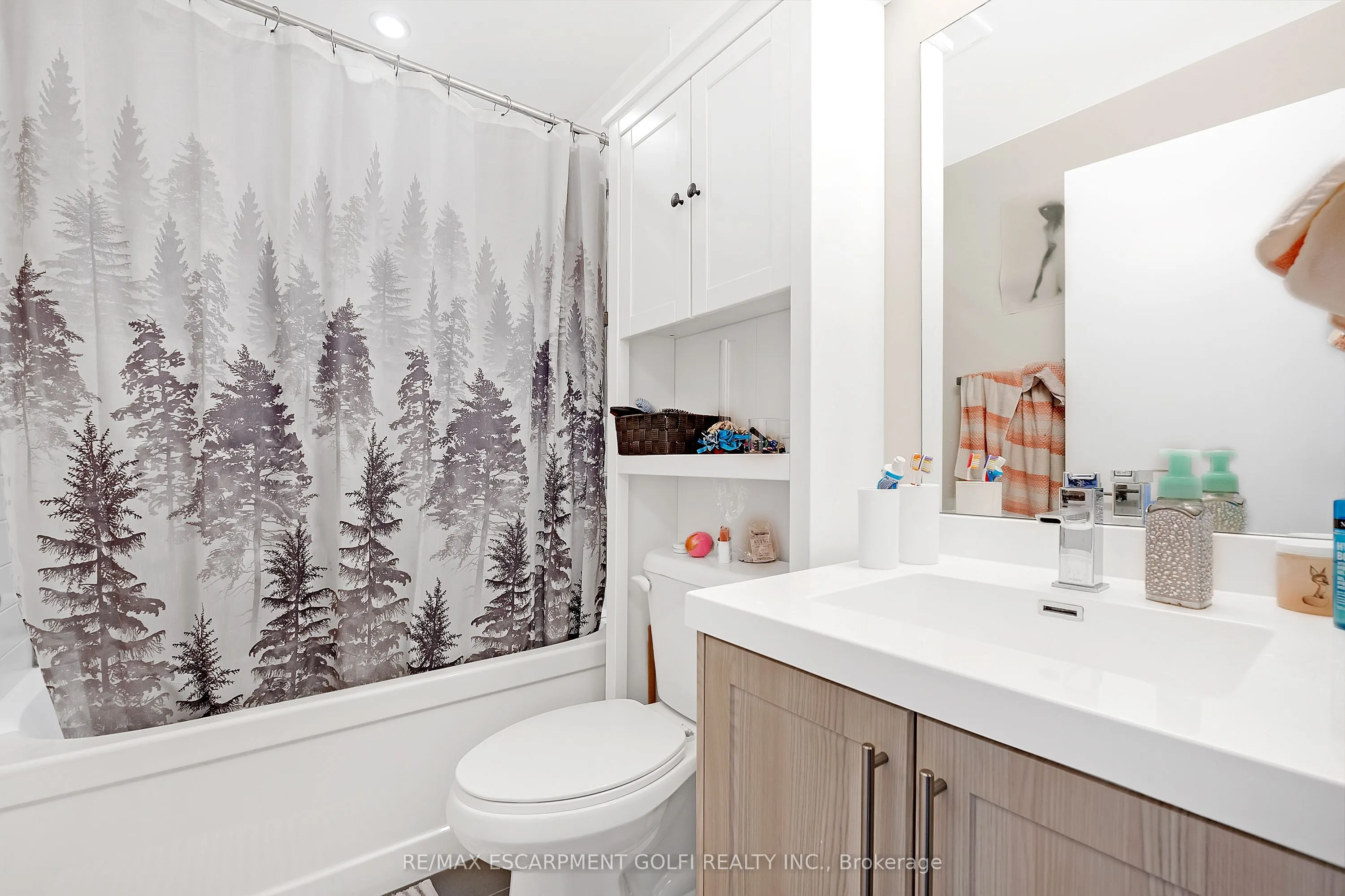 2093 Fairview Street, #408