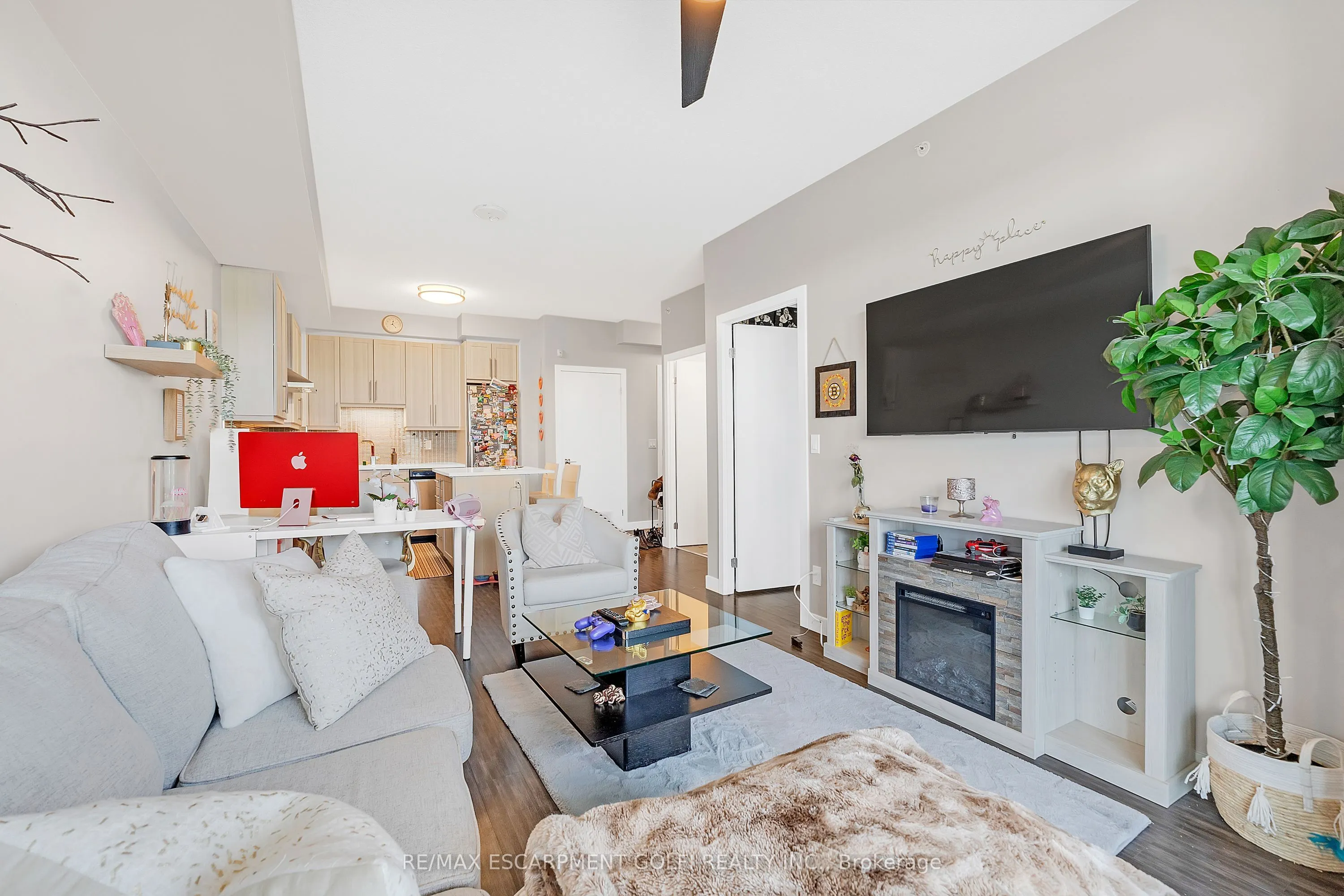 2093 Fairview Street, #408