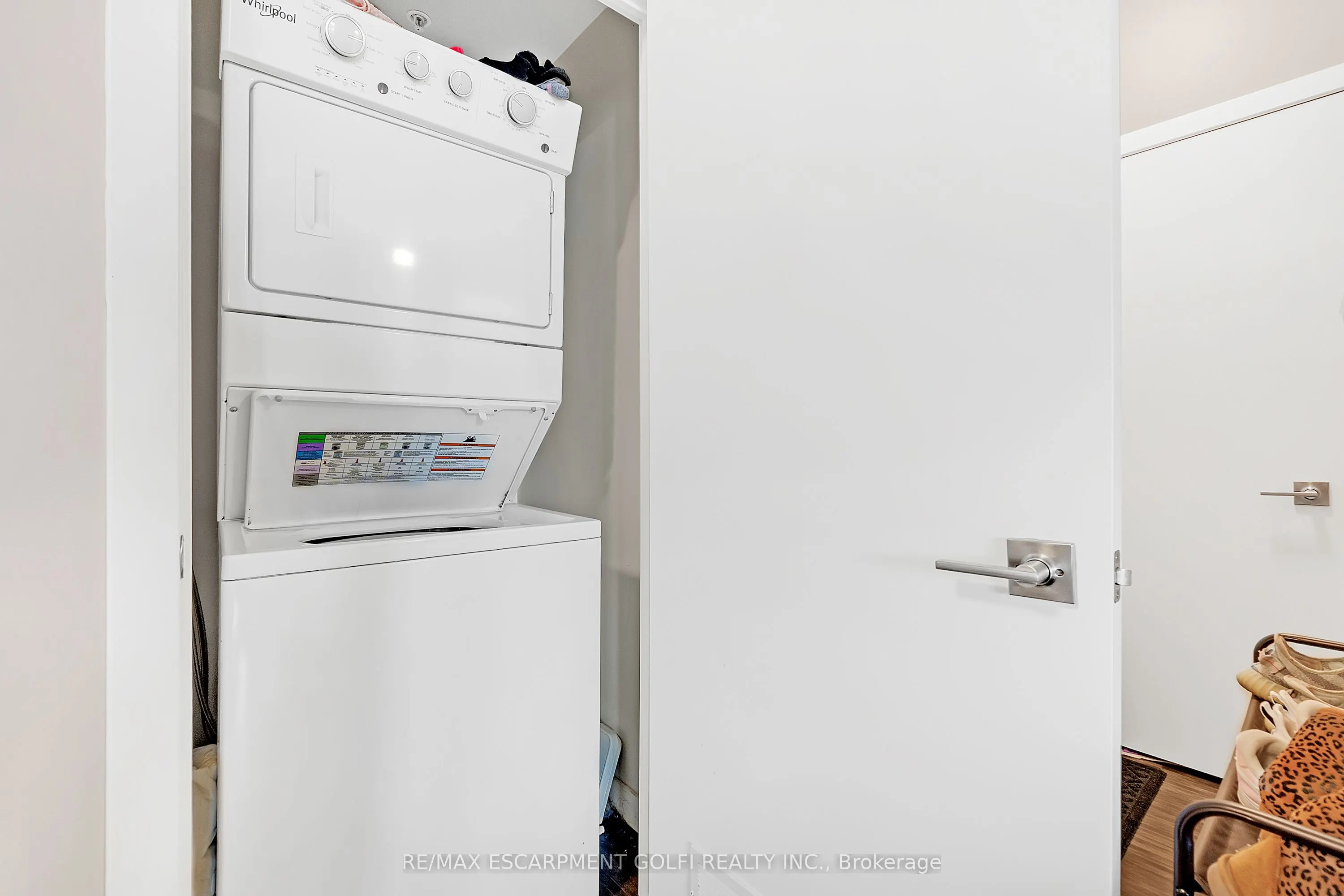 2093 Fairview Street, #408