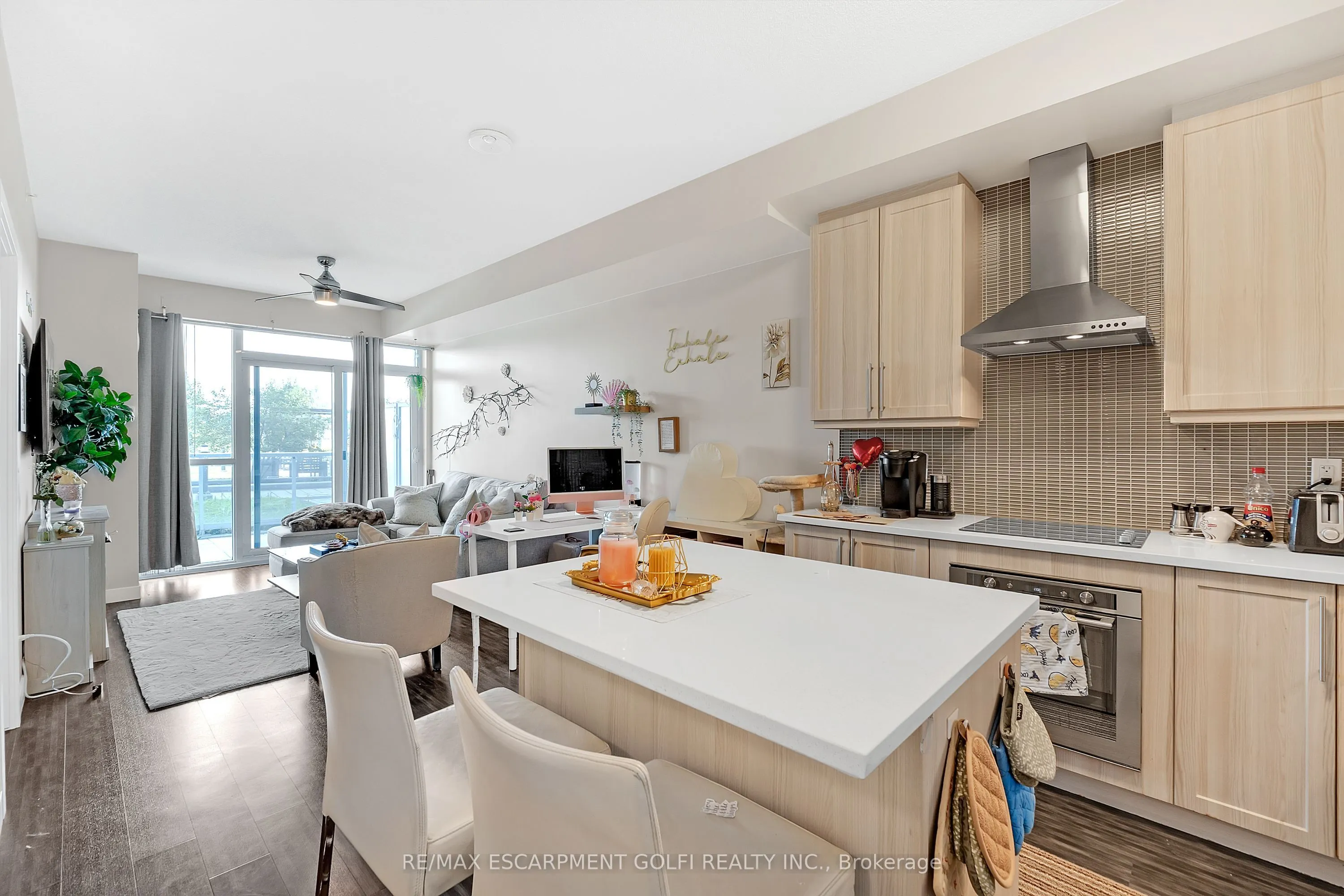 2093 Fairview Street, #408
