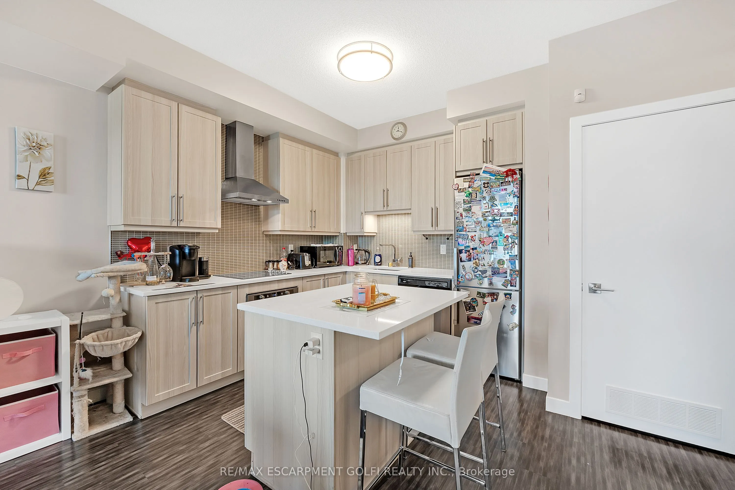 2093 Fairview Street, #408
