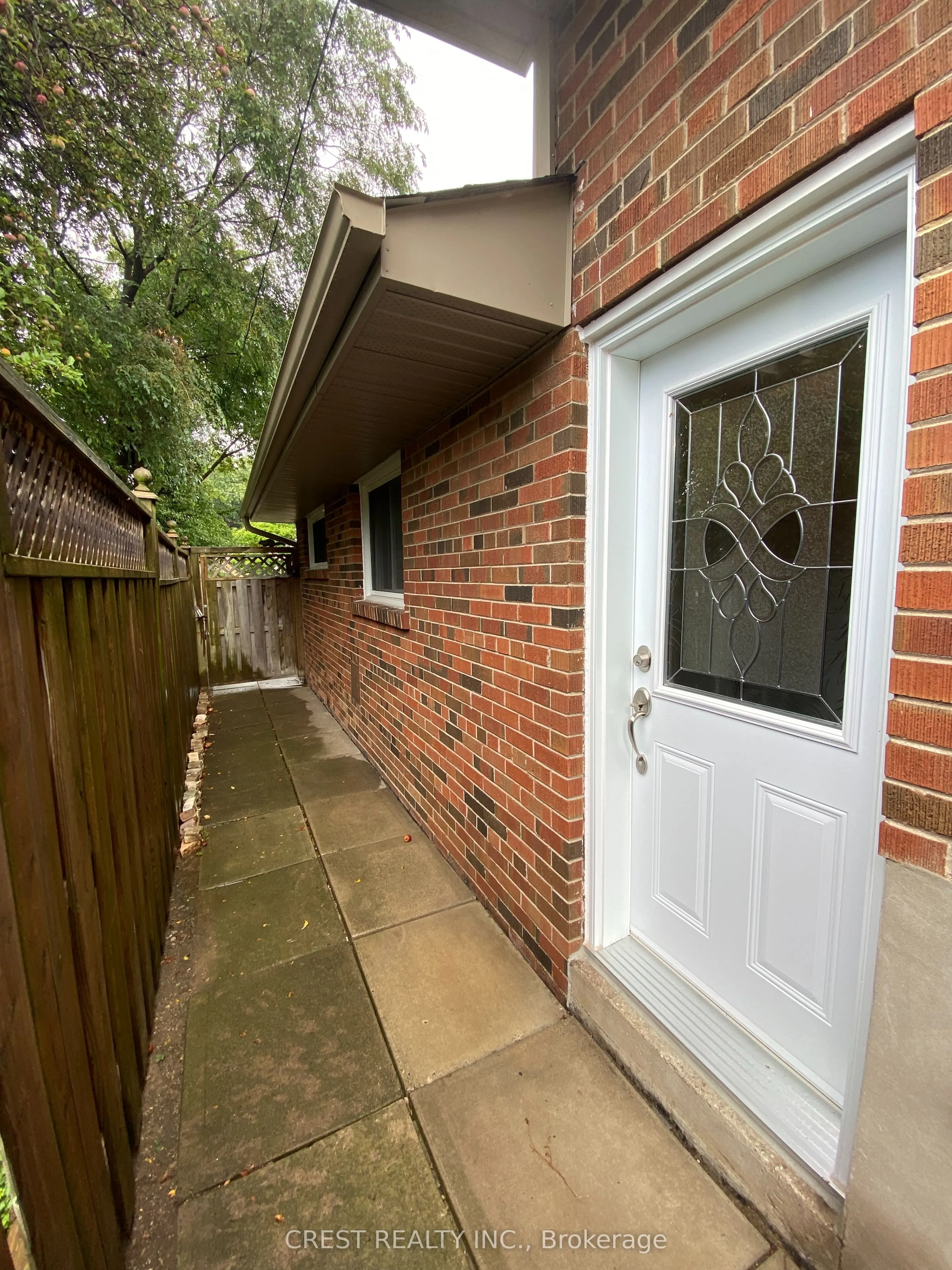 31 Tayrow Road, #Lower