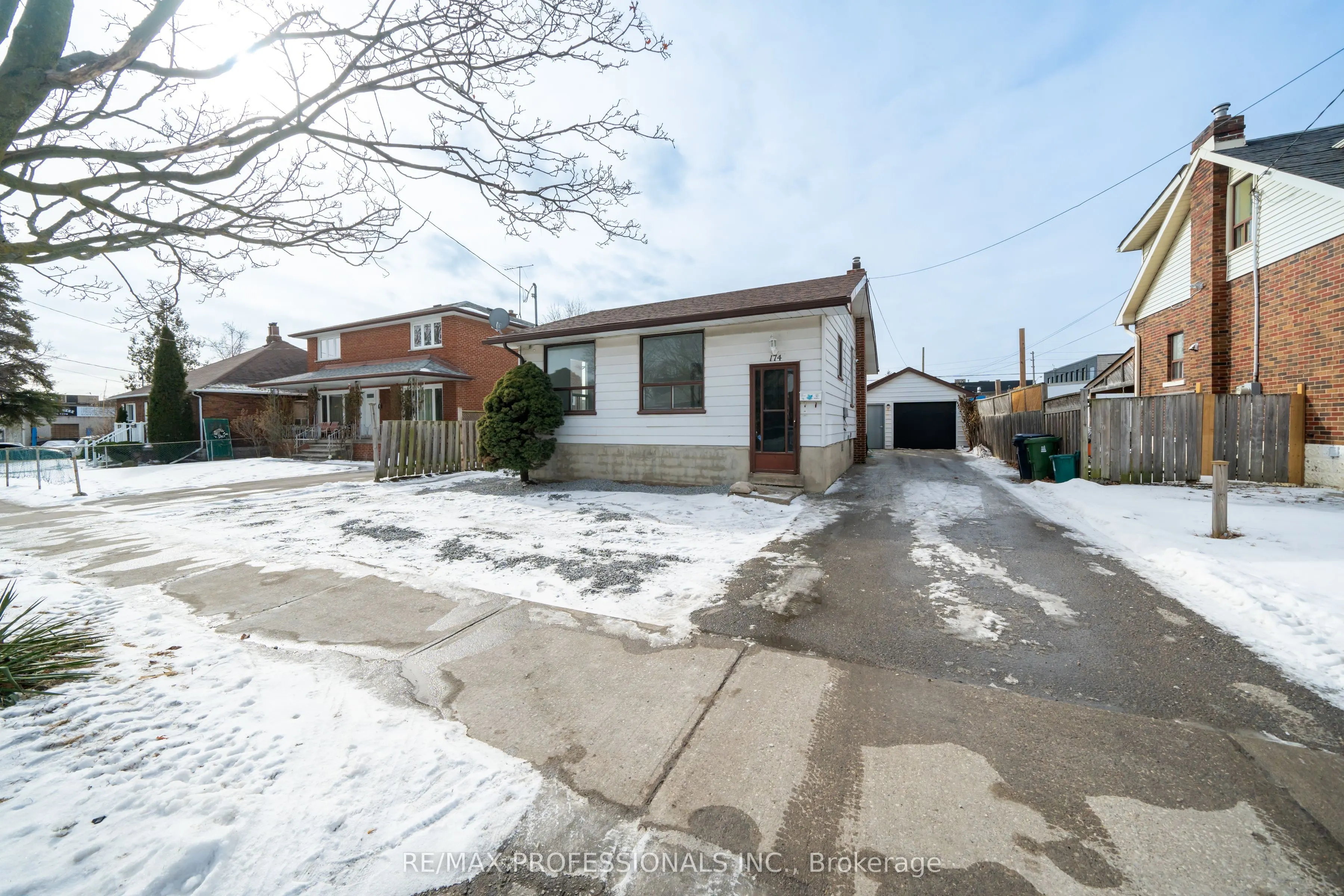 174 Thirtieth Street #MAIN