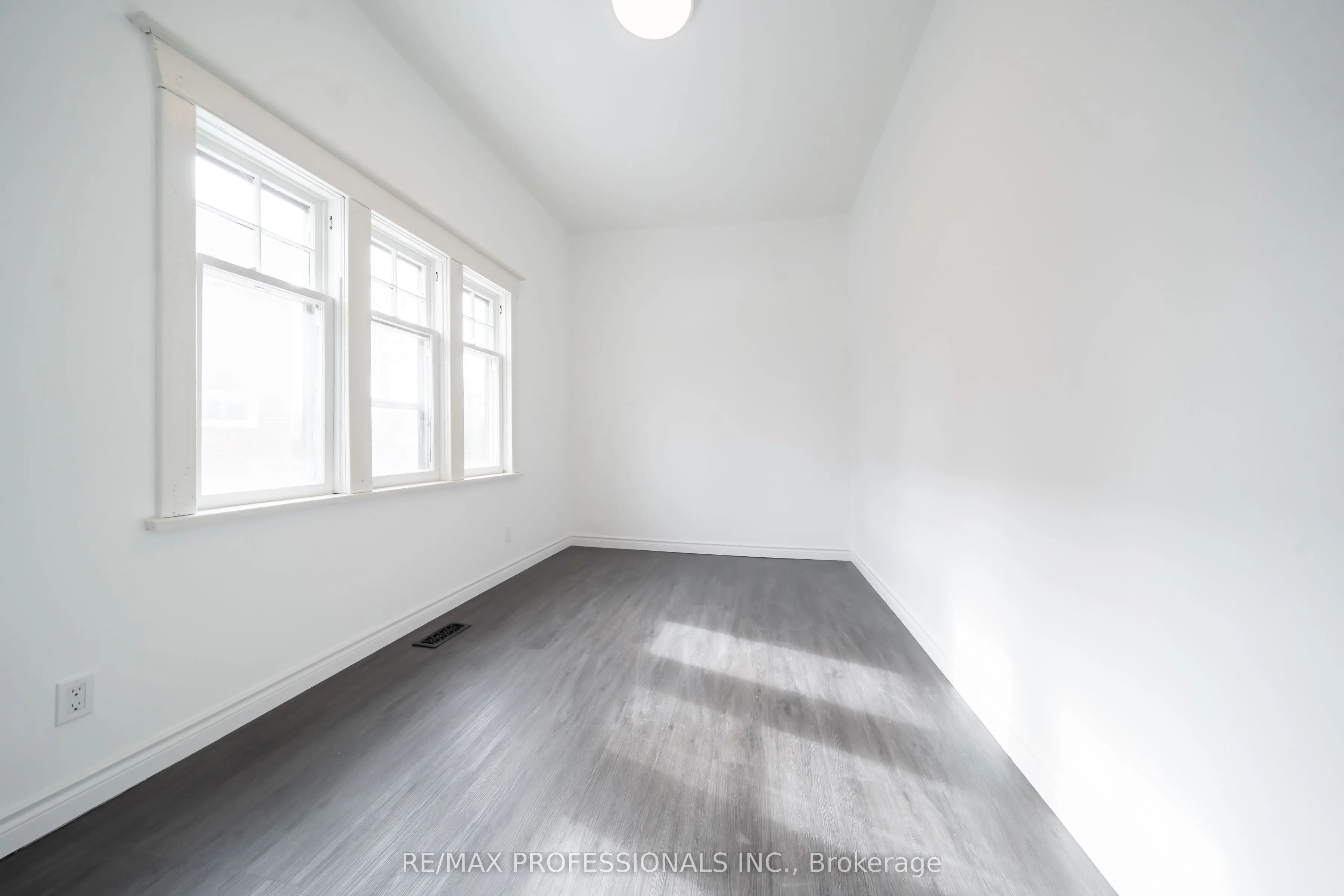 174 Thirtieth Street #MAIN
