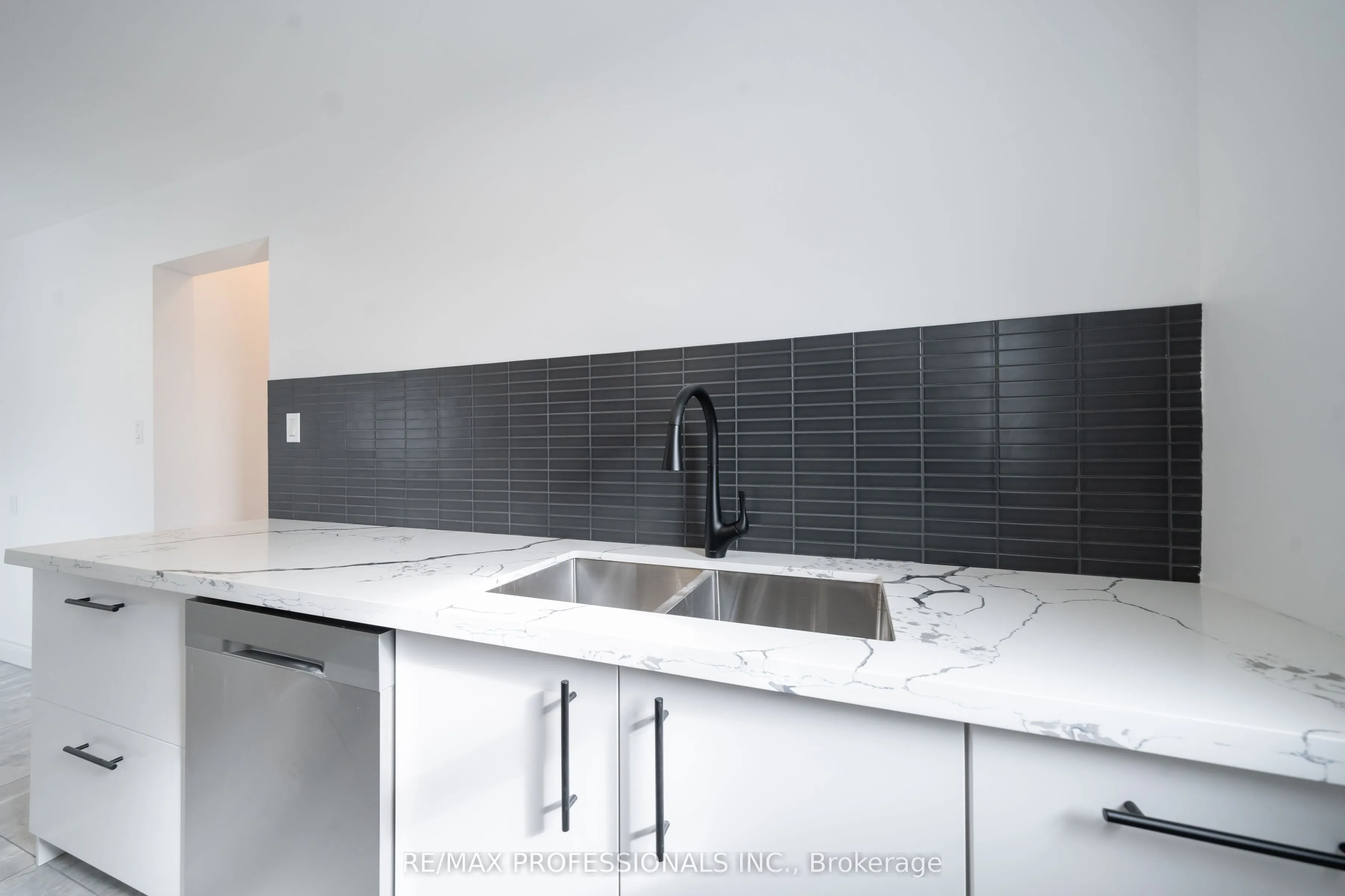174 Thirtieth Street #MAIN