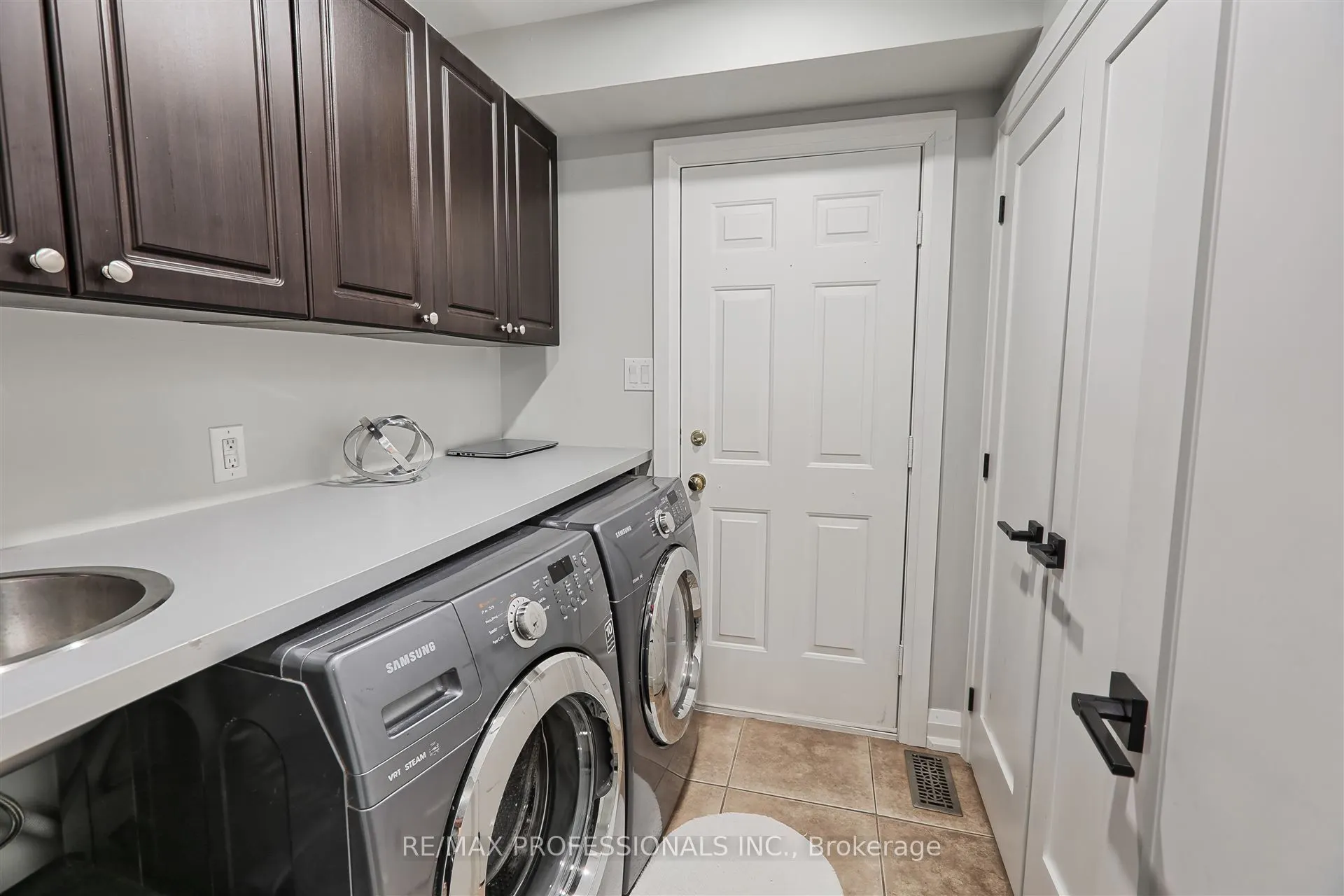 3894 Renfrew Crescent