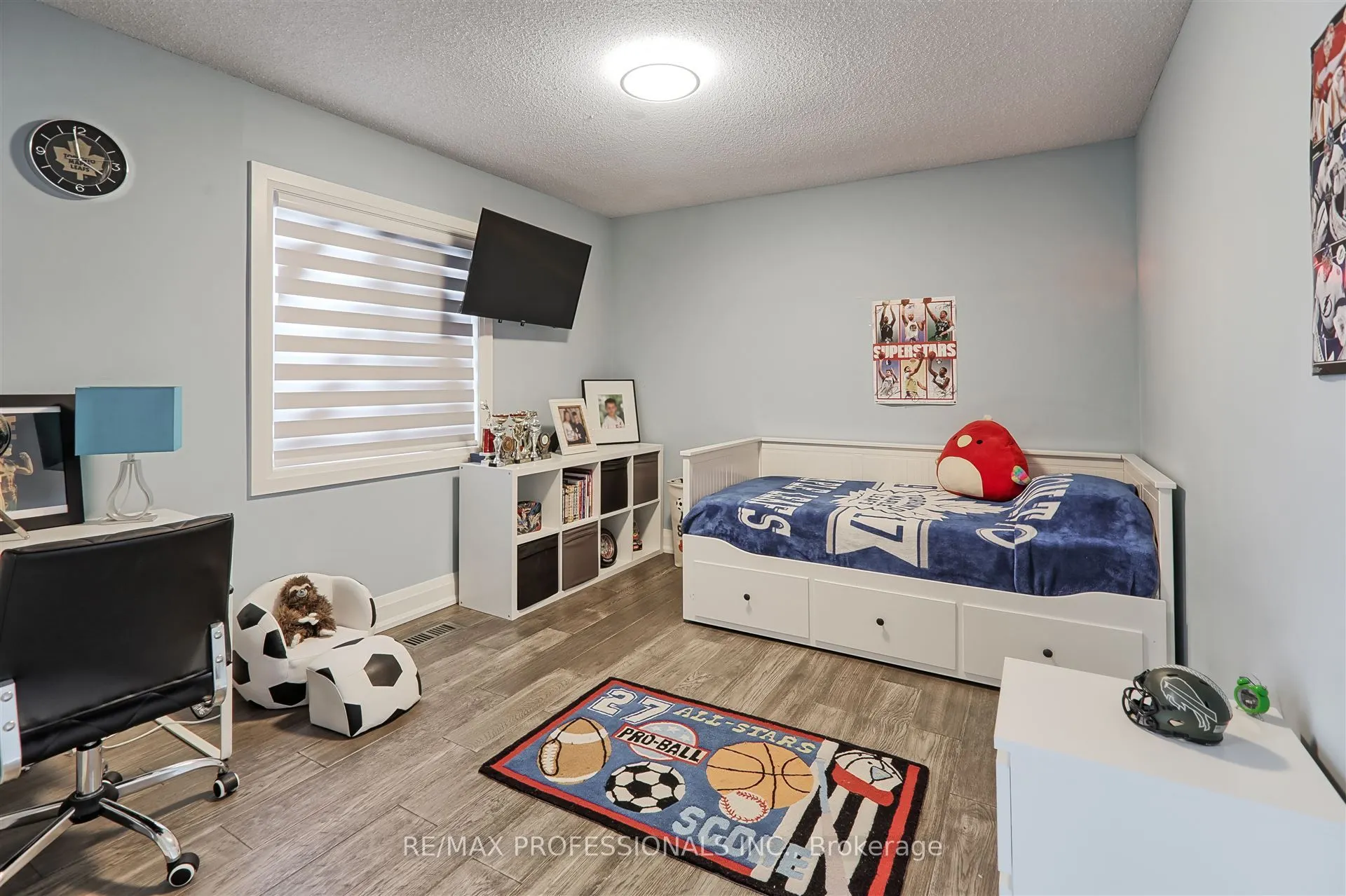 3894 Renfrew Crescent