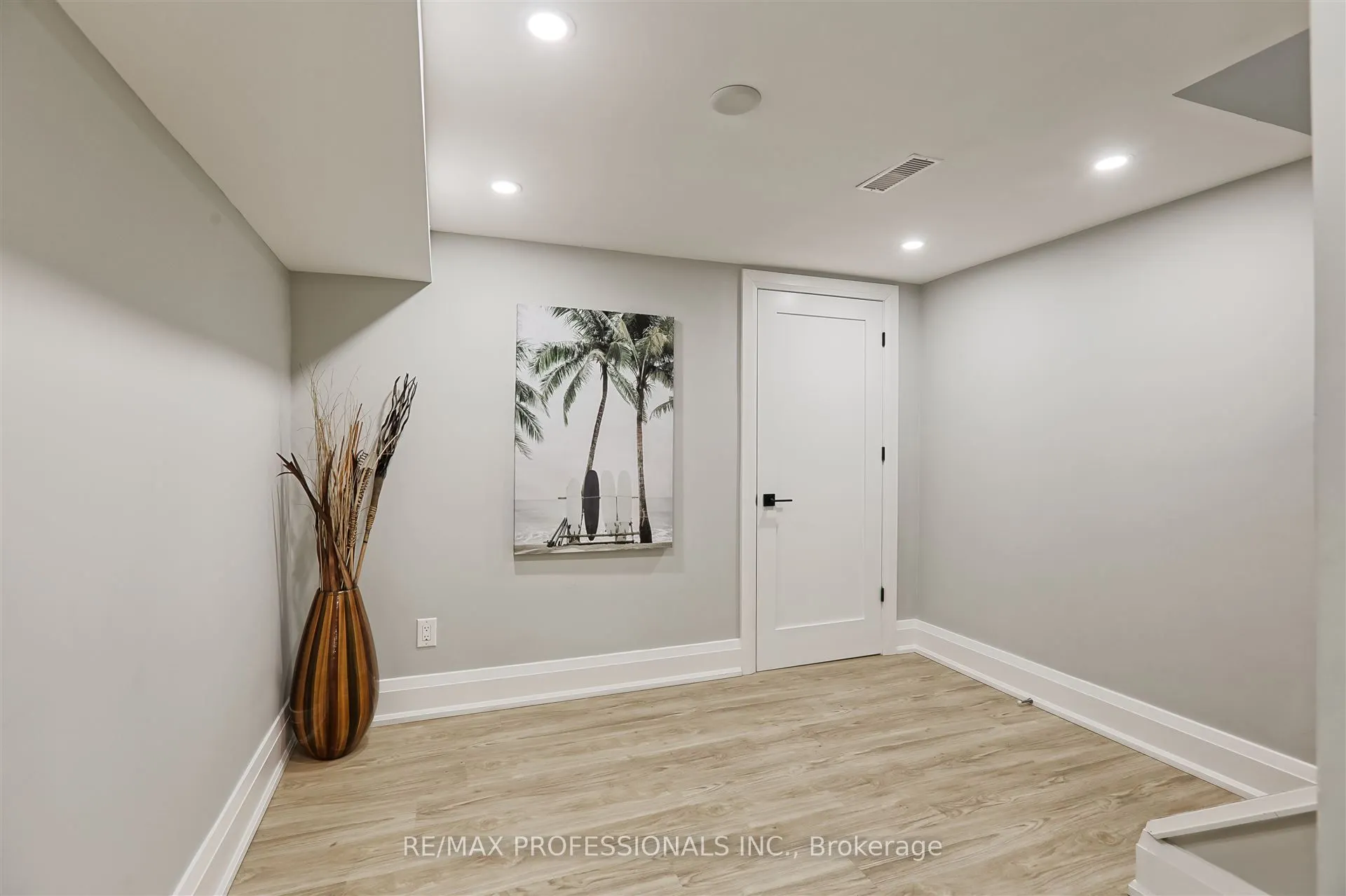 3894 Renfrew Crescent