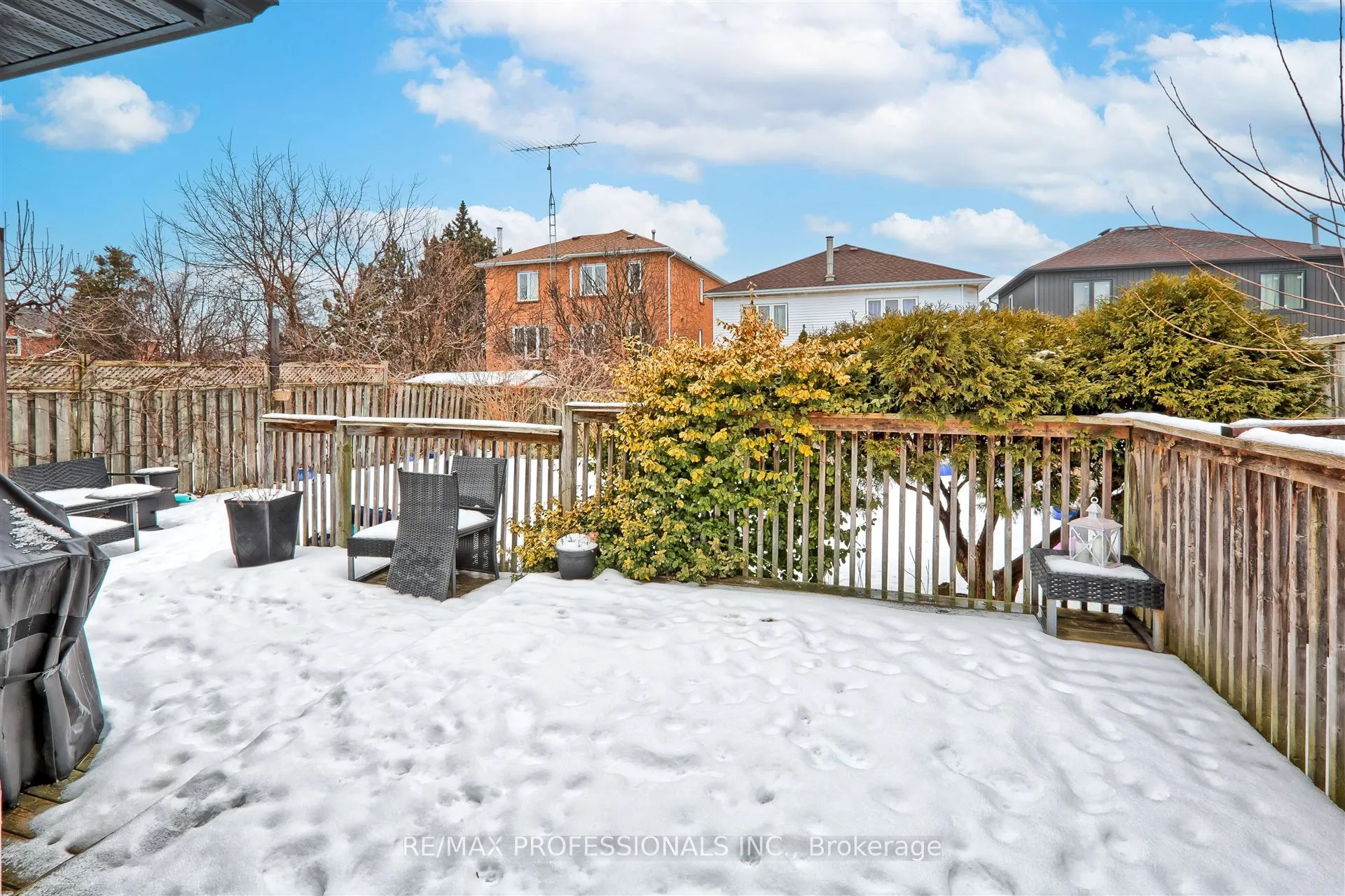 3894 Renfrew Crescent