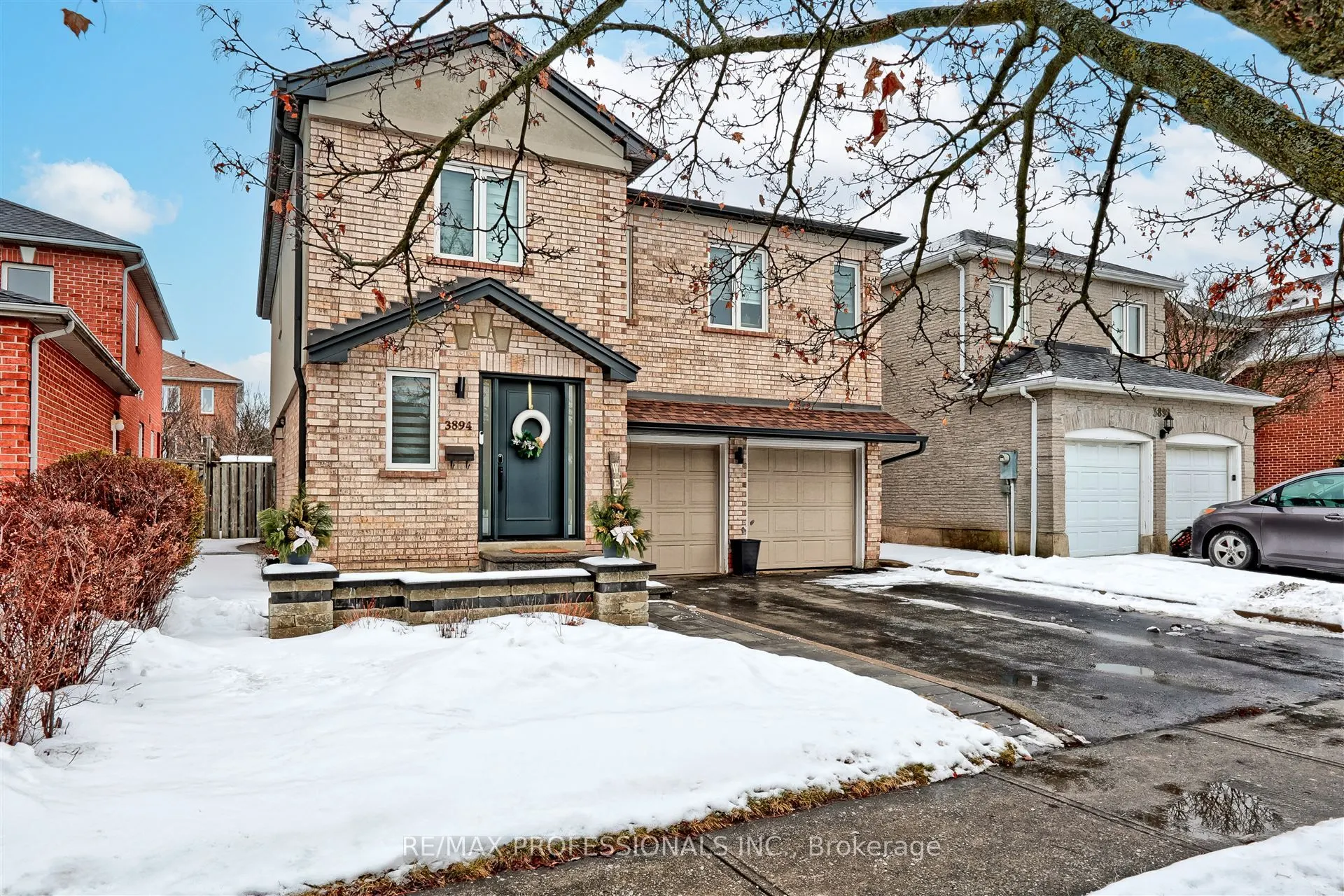 3894 Renfrew Crescent