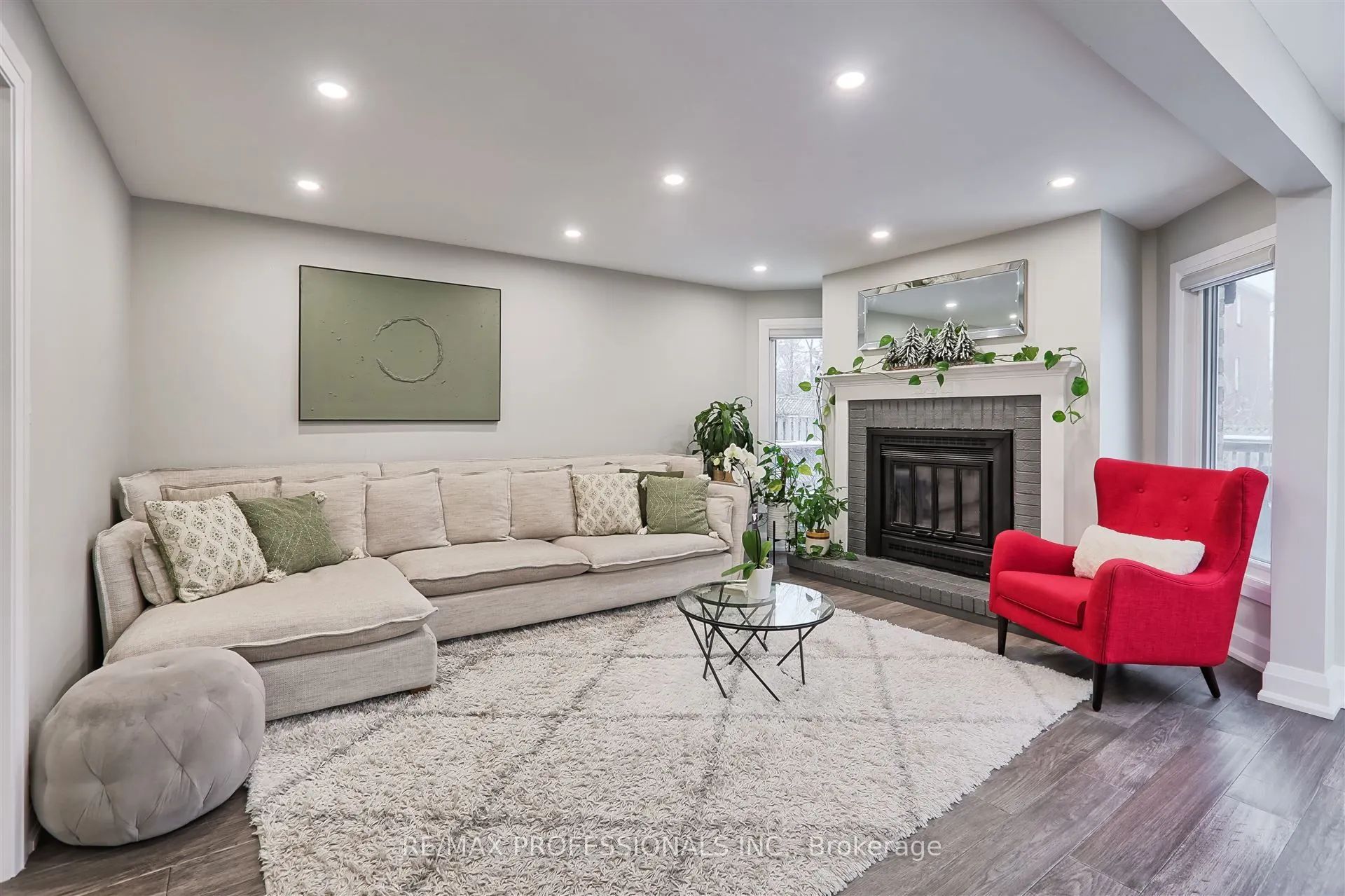 3894 Renfrew Crescent