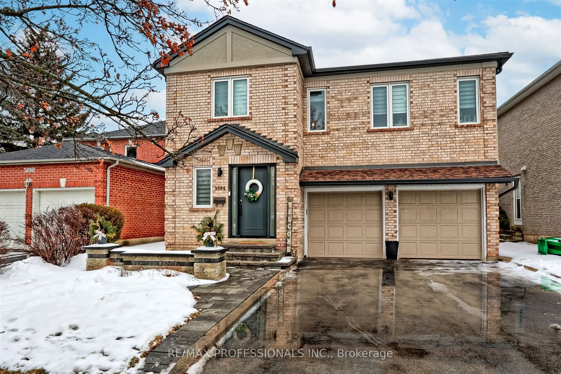 3894 Renfrew Crescent