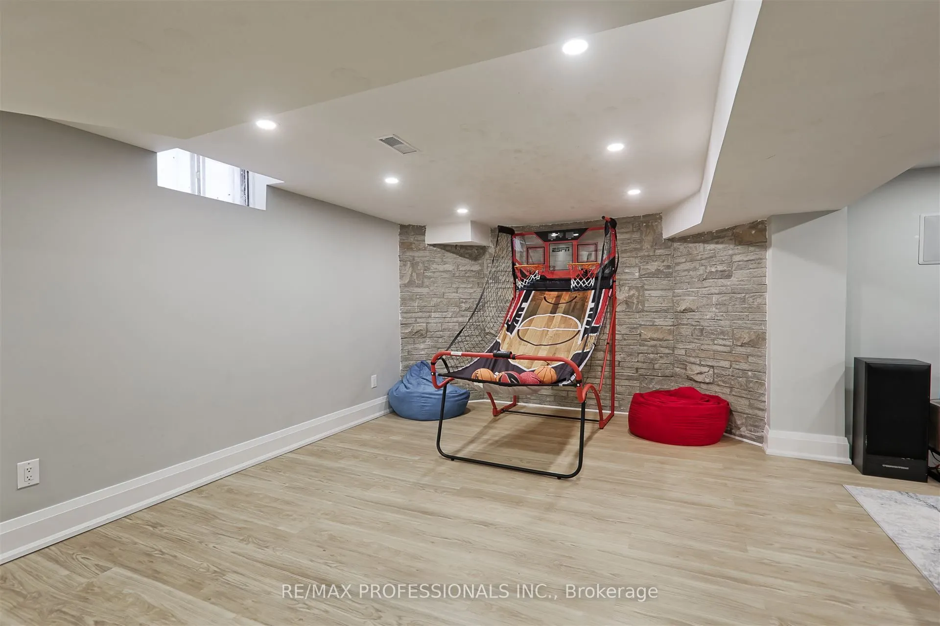 3894 Renfrew Crescent