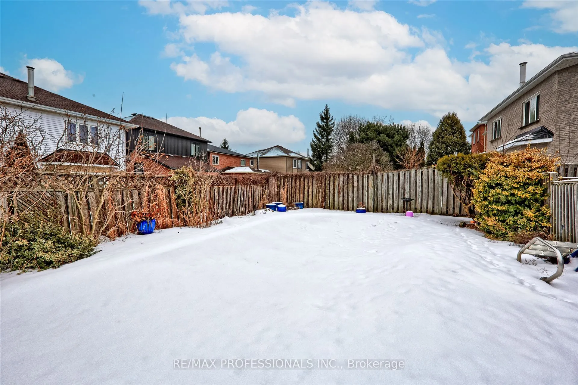 3894 Renfrew Crescent