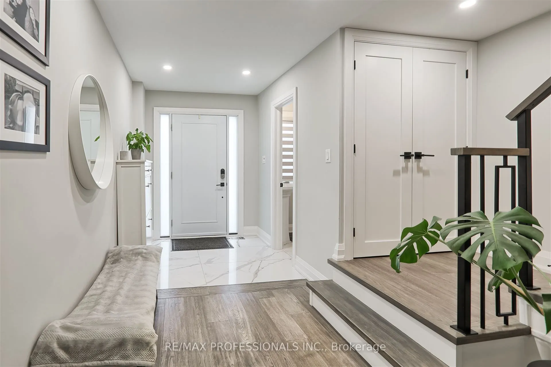 3894 Renfrew Crescent