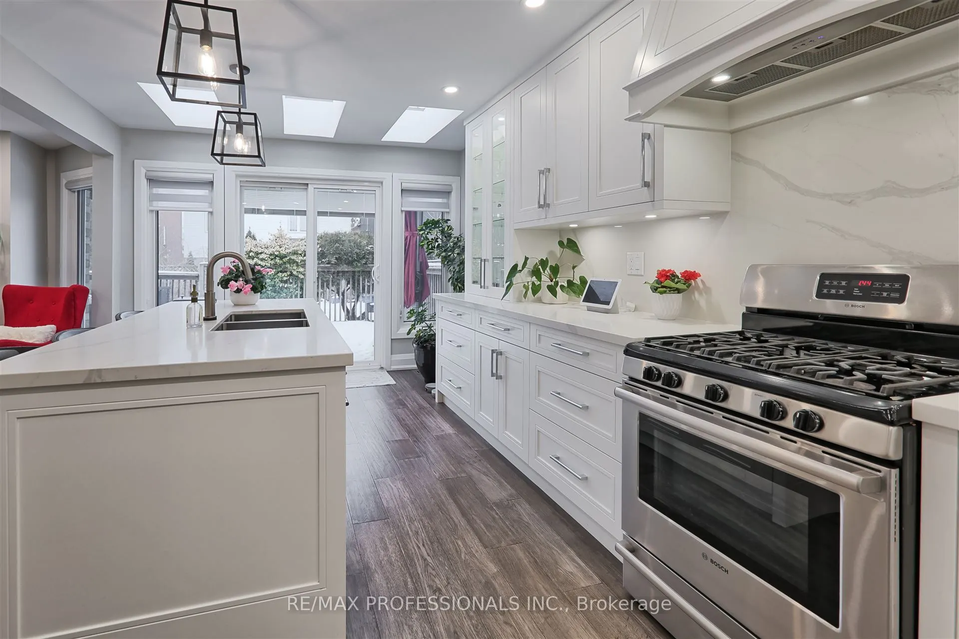 3894 Renfrew Crescent
