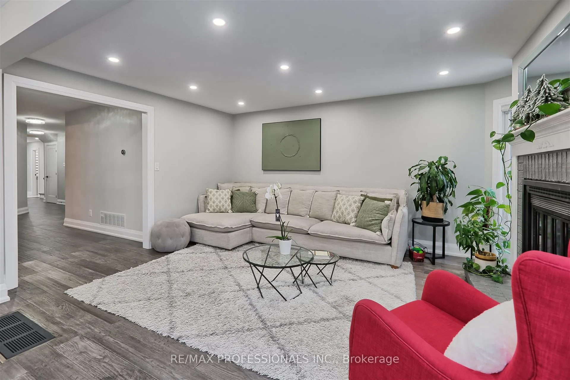 3894 Renfrew Crescent