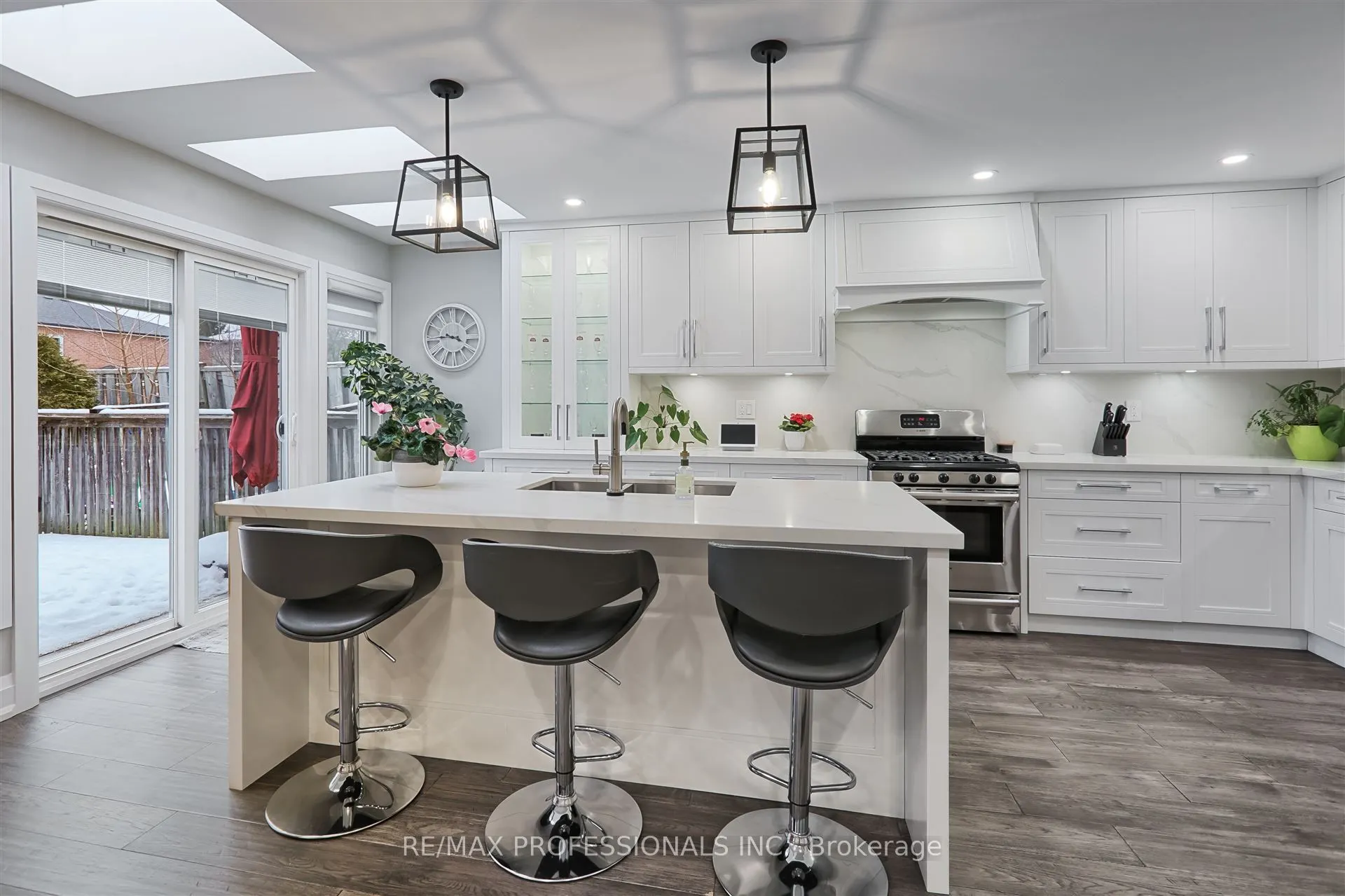 3894 Renfrew Crescent