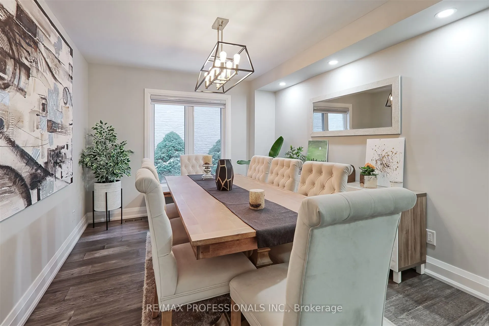 3894 Renfrew Crescent