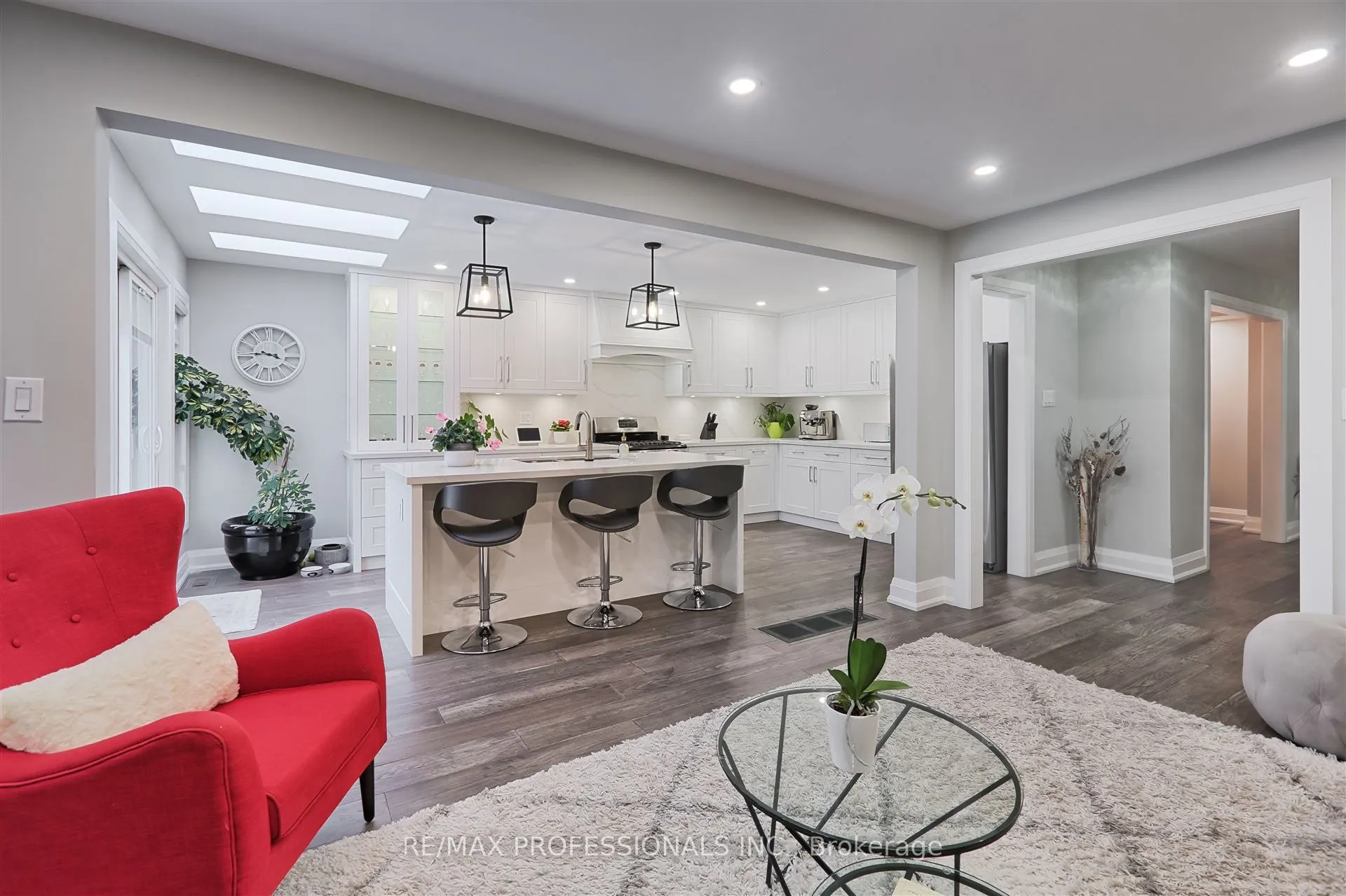 3894 Renfrew Crescent