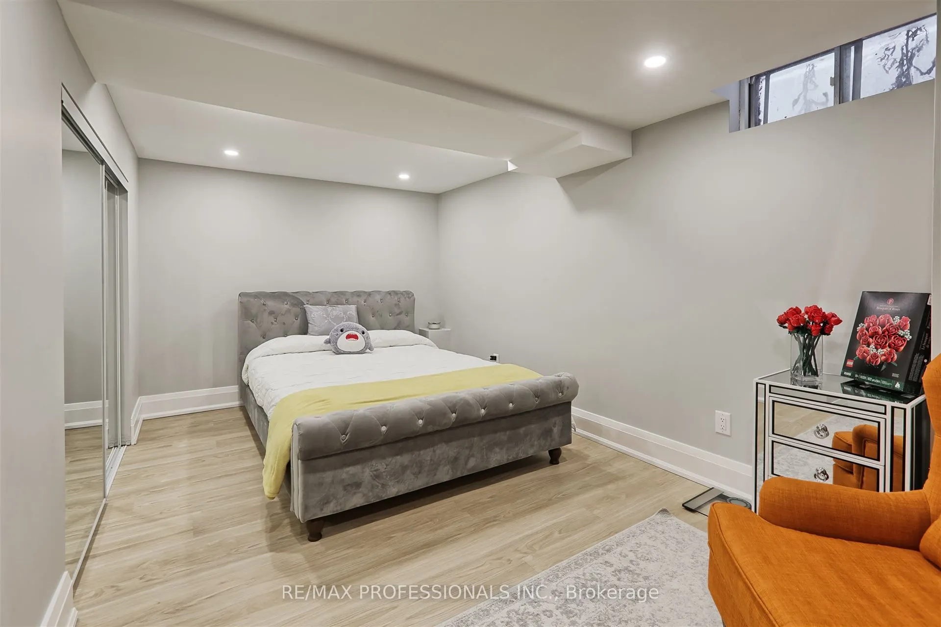 3894 Renfrew Crescent