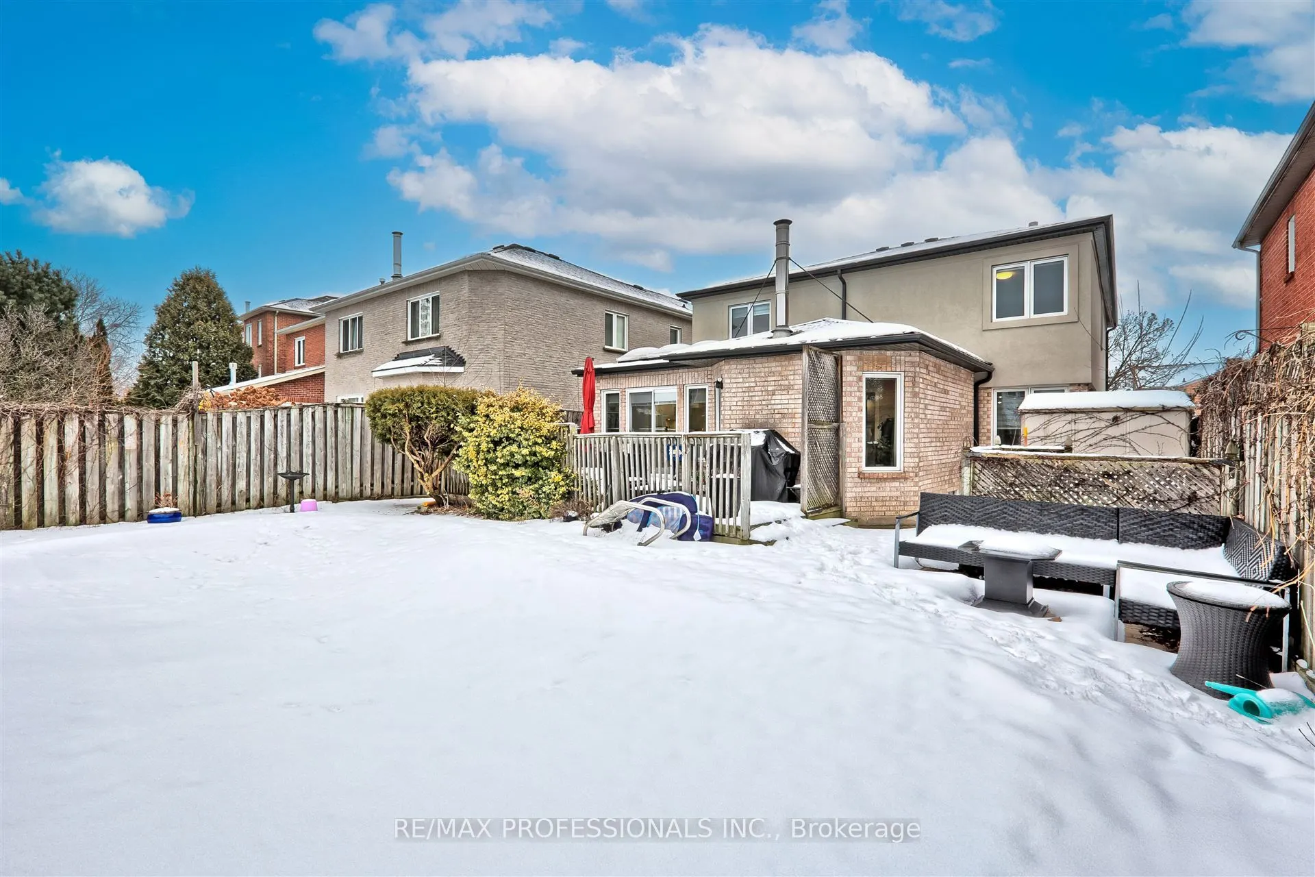 3894 Renfrew Crescent