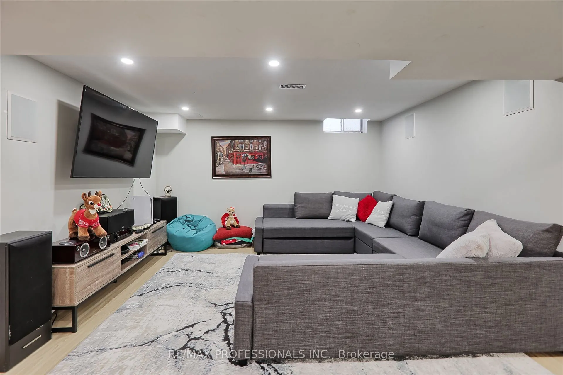 3894 Renfrew Crescent