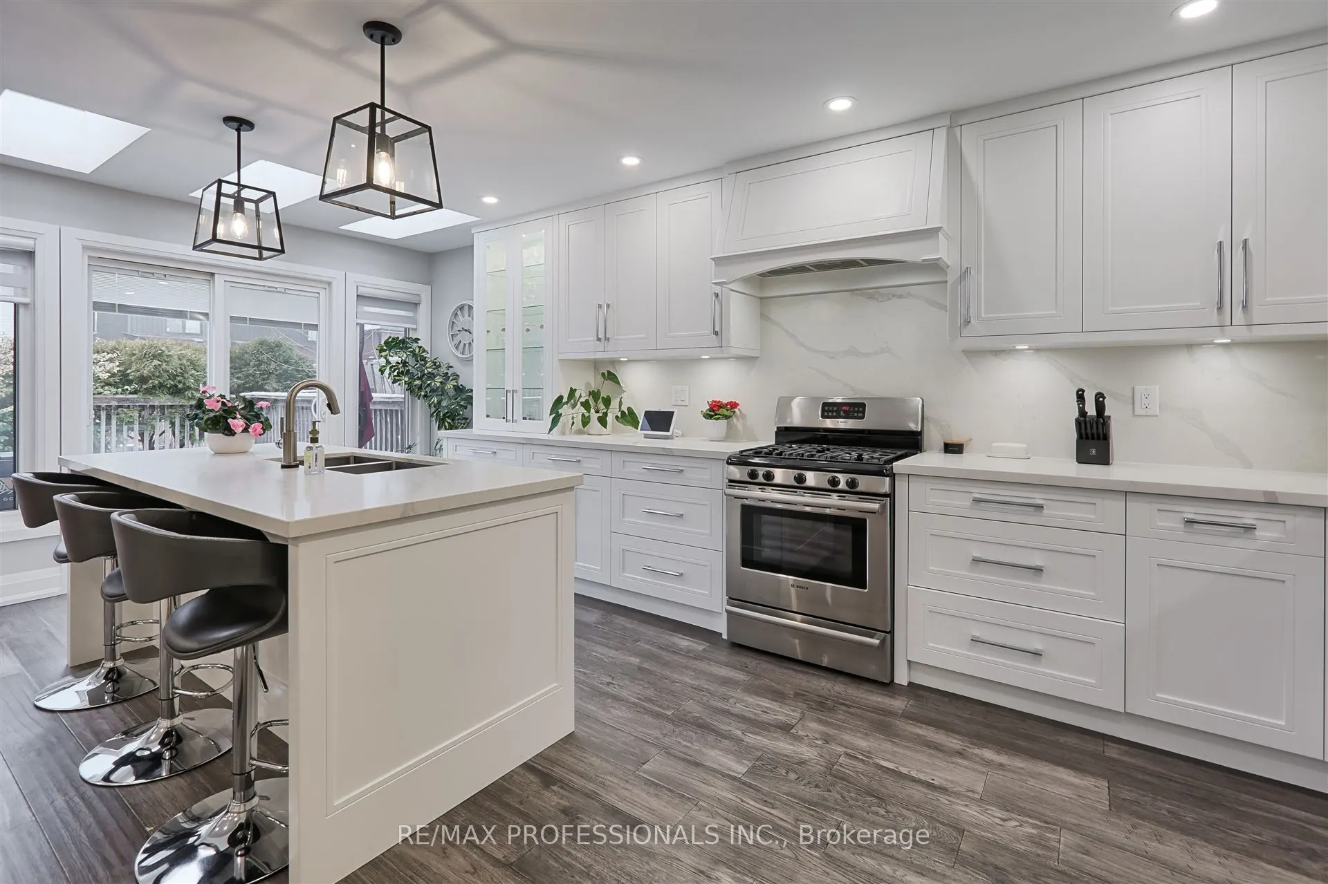 3894 Renfrew Crescent