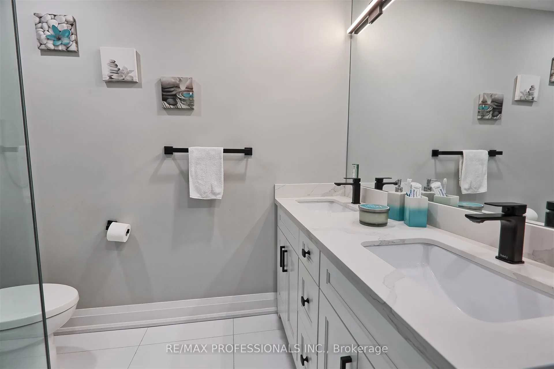 3894 Renfrew Crescent