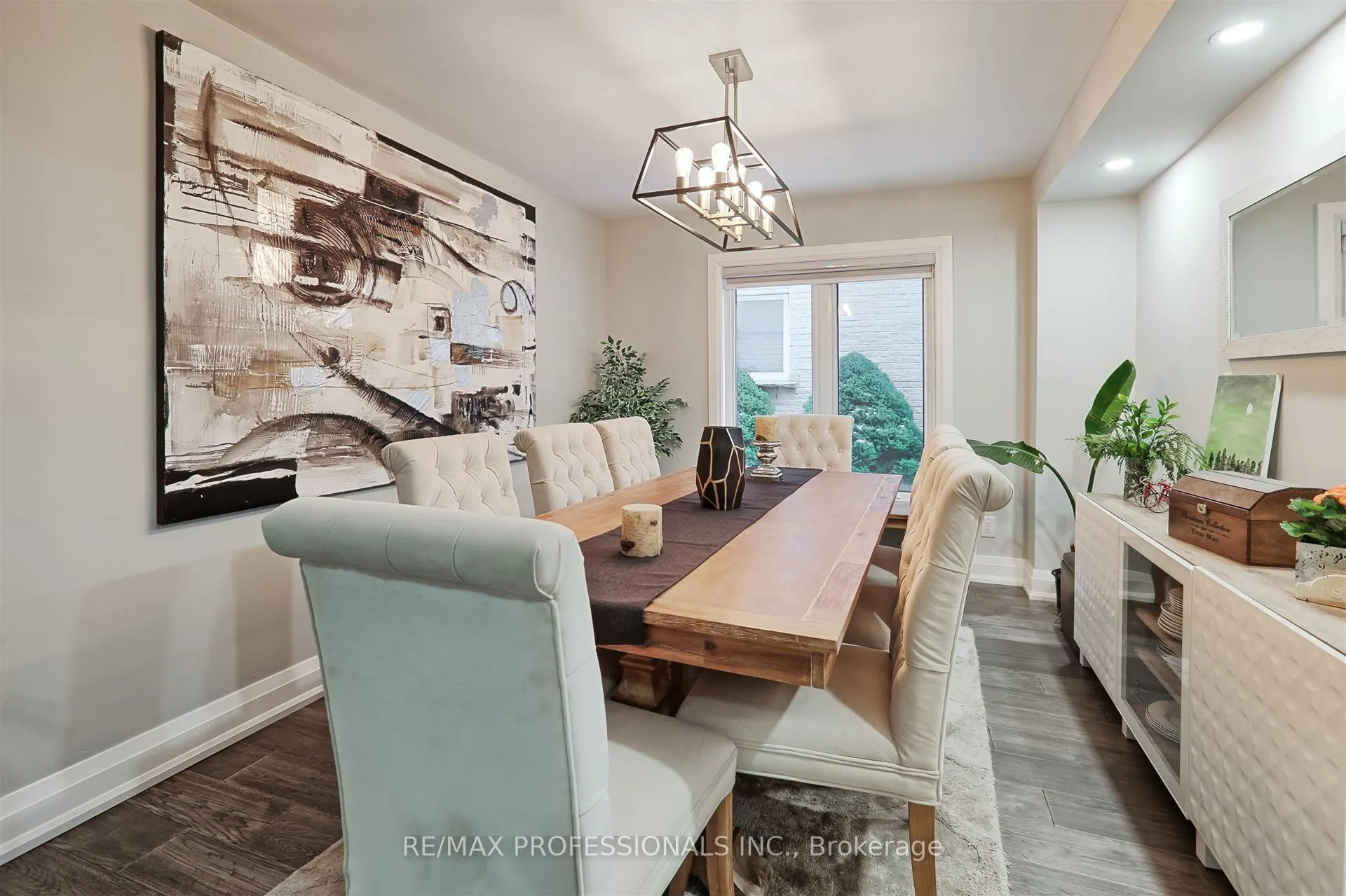 3894 Renfrew Crescent