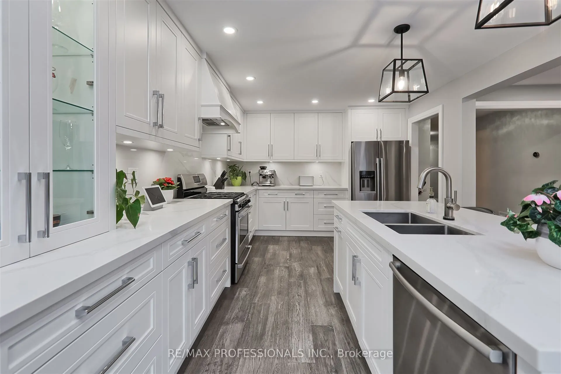 3894 Renfrew Crescent
