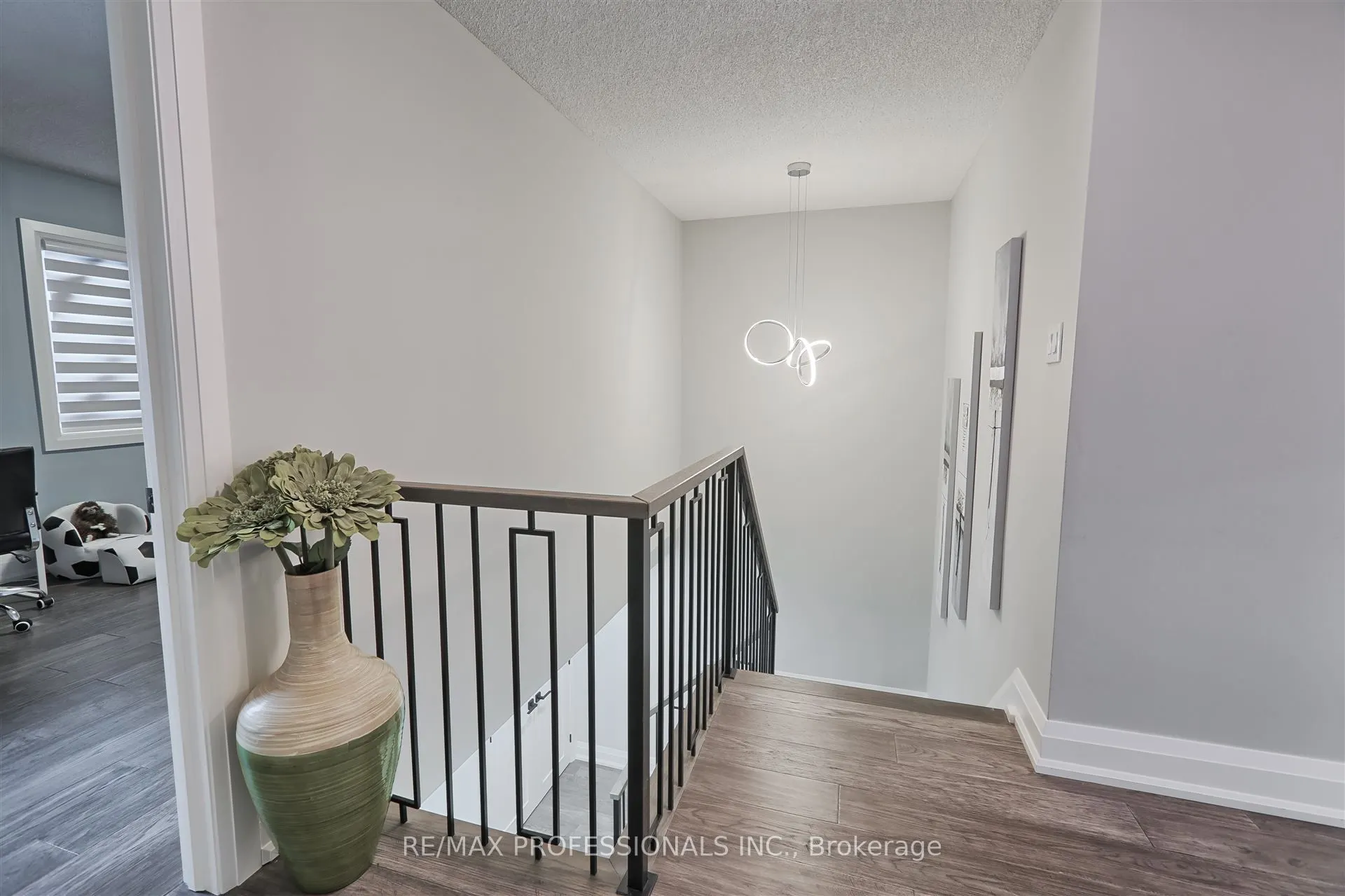 3894 Renfrew Crescent