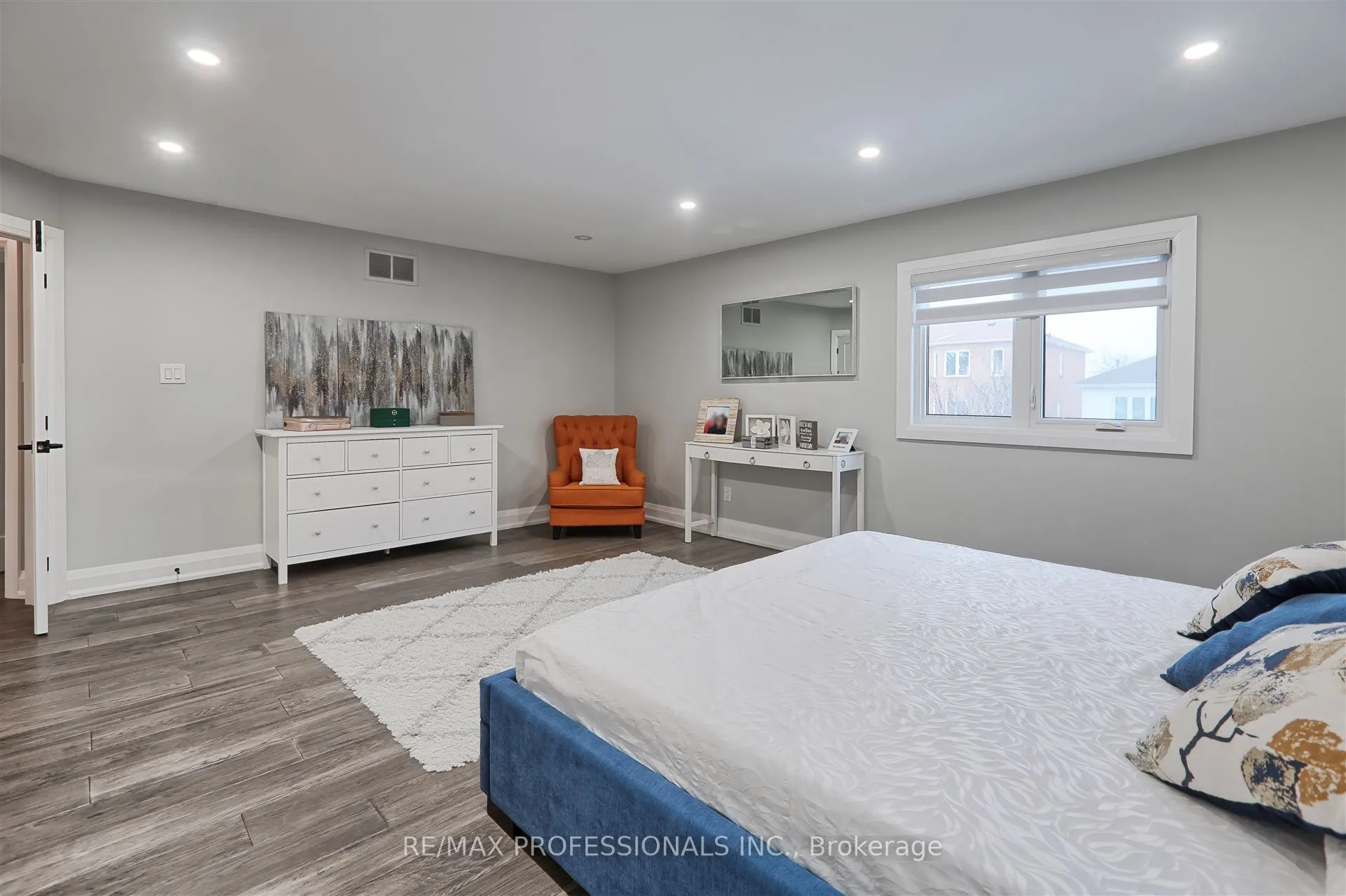 3894 Renfrew Crescent