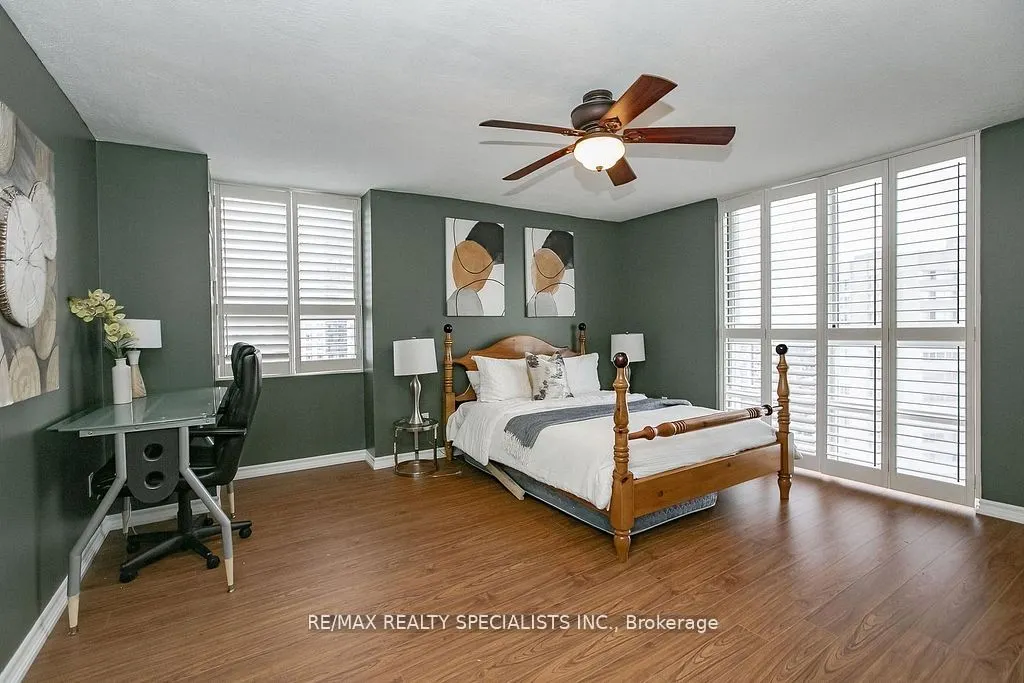 3650 Kaneff Crescent, #2301
