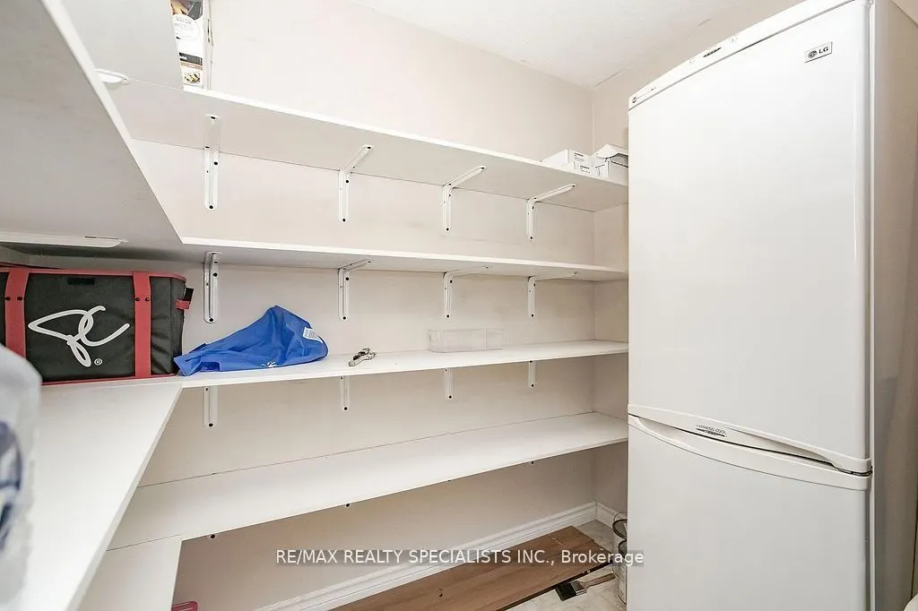 3650 Kaneff Crescent, #2301