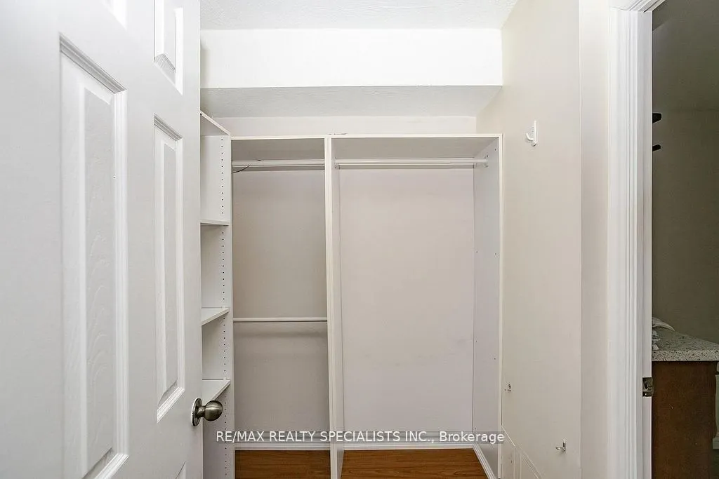 3650 Kaneff Crescent, #2301