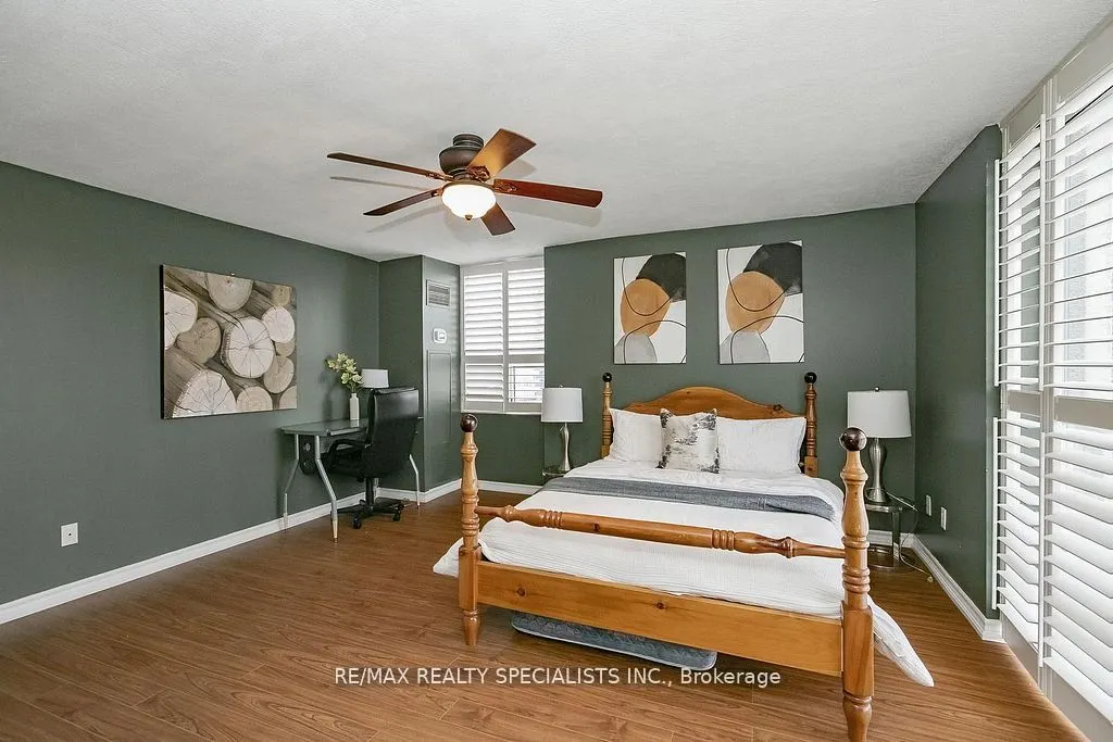 3650 Kaneff Crescent, #2301