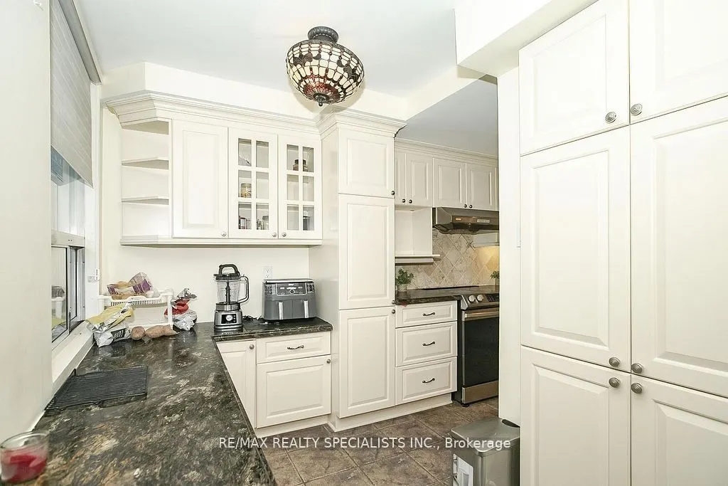 3650 Kaneff Crescent, #2301