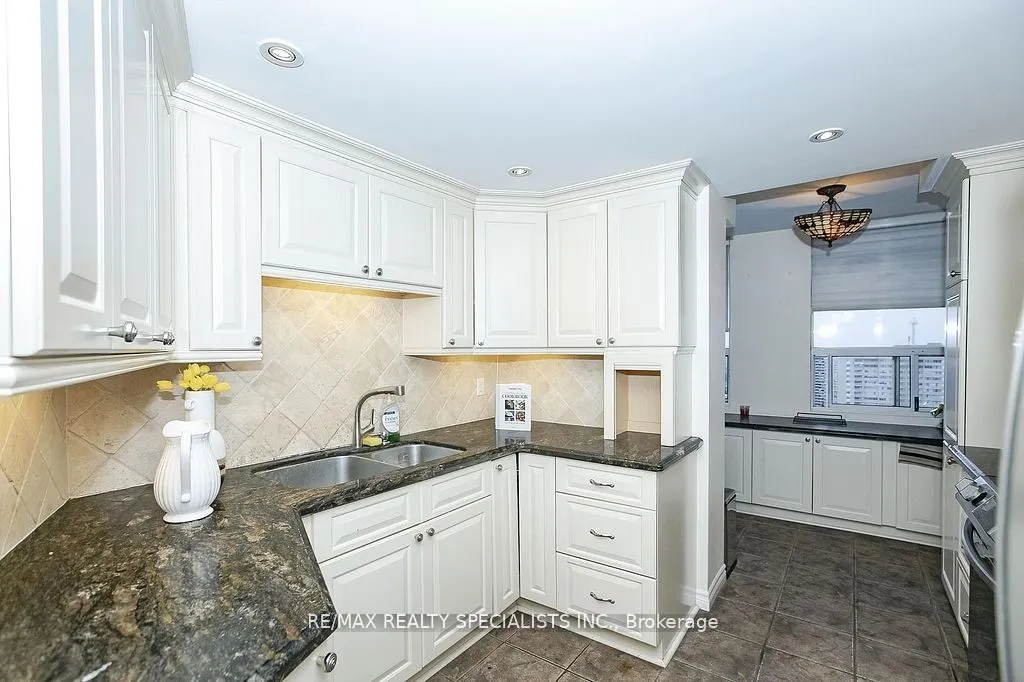 3650 Kaneff Crescent, #2301