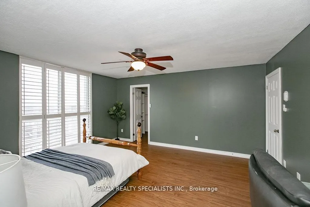 3650 Kaneff Crescent, #2301