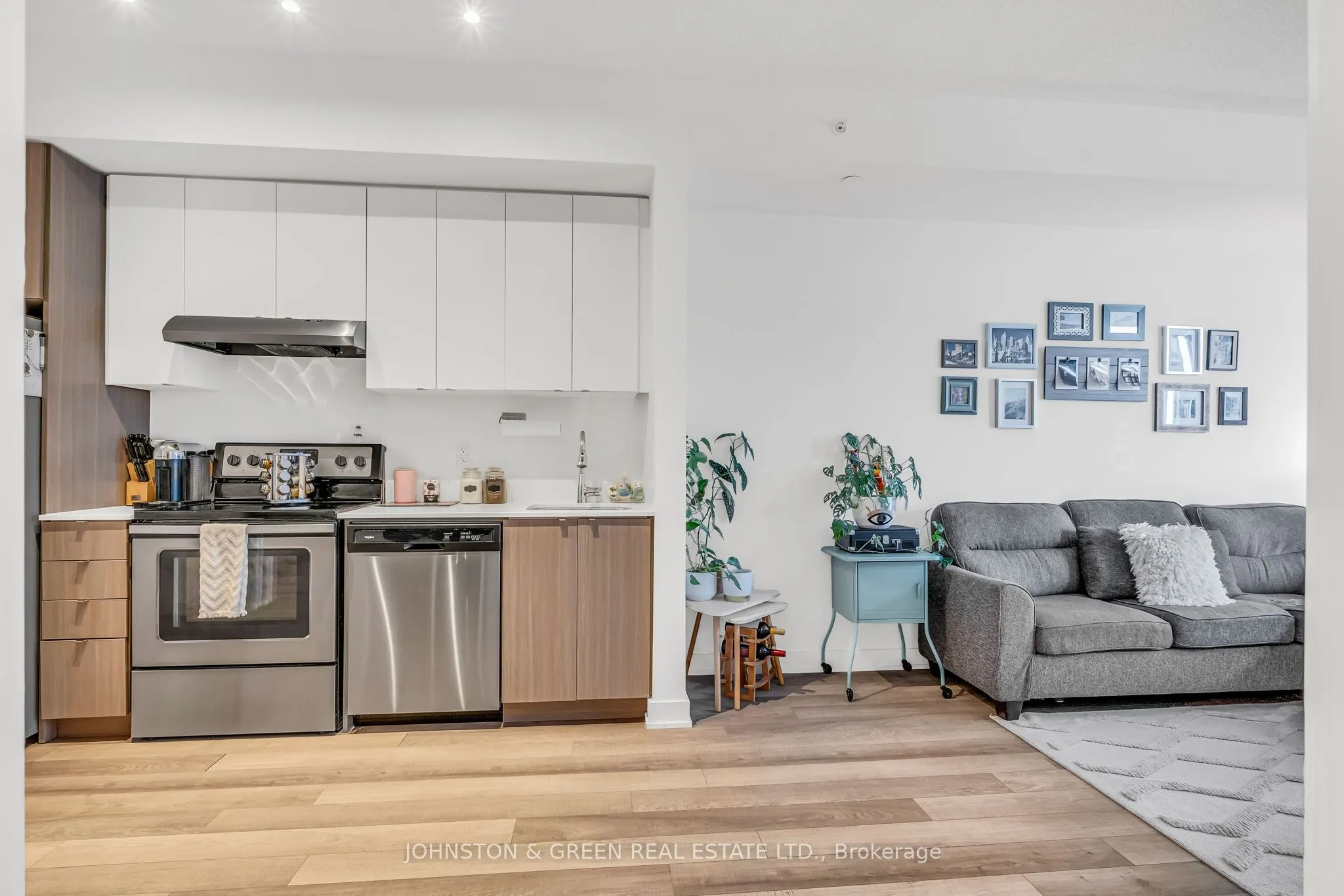 5260 Dundas Street, #C316