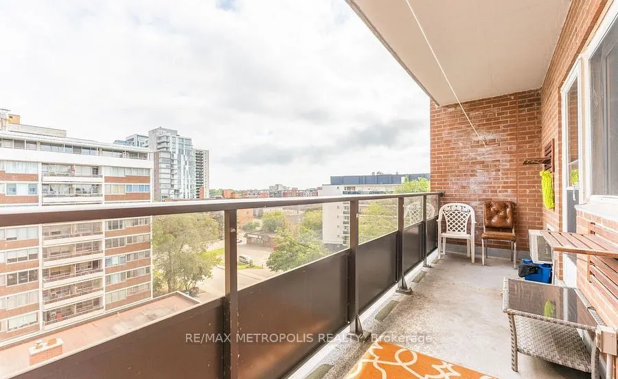 15 Elizabeth Street N, #704