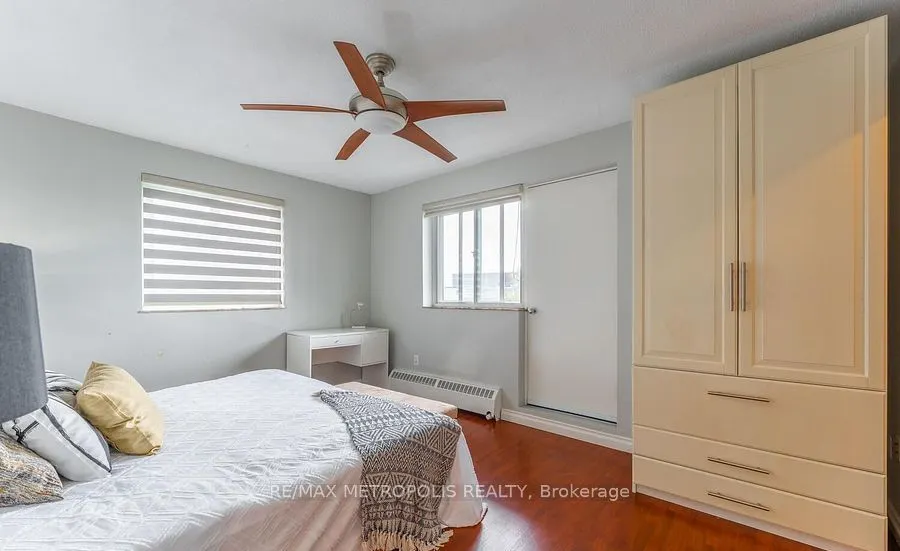 15 Elizabeth Street N, #704